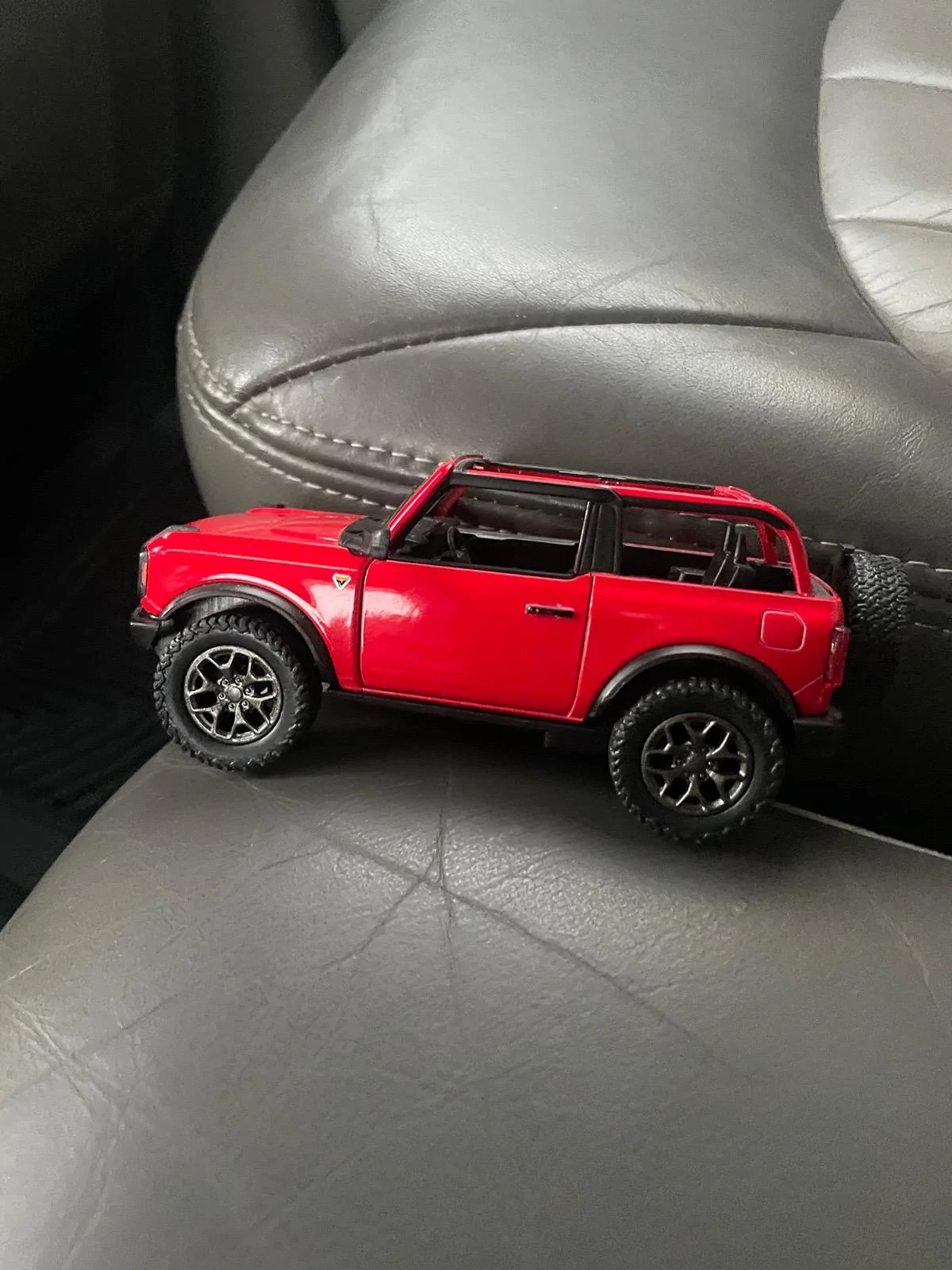Ford Bronco diecast 1/34 C198CBCA-57C4-4752-B816-B9A842242BCC