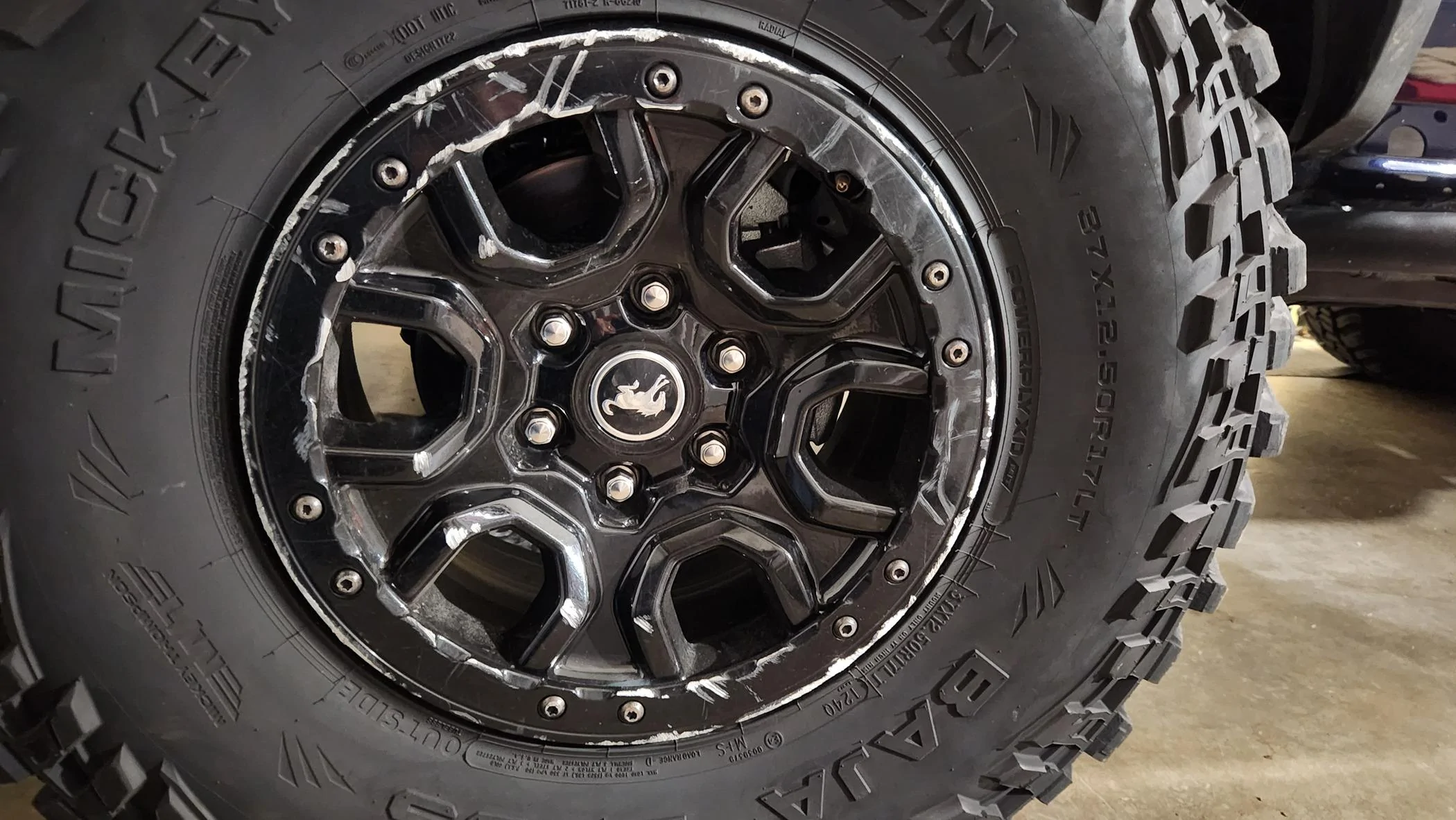 Ford Bronco Painted my beauty rings gloss black.  Badlands SAS 20240425_100012