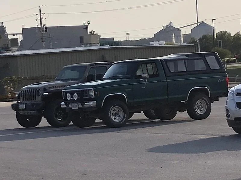 Ford Bronco Bronco pickup? Gladiator shows what will happen... 50394597047_947d62f769_c