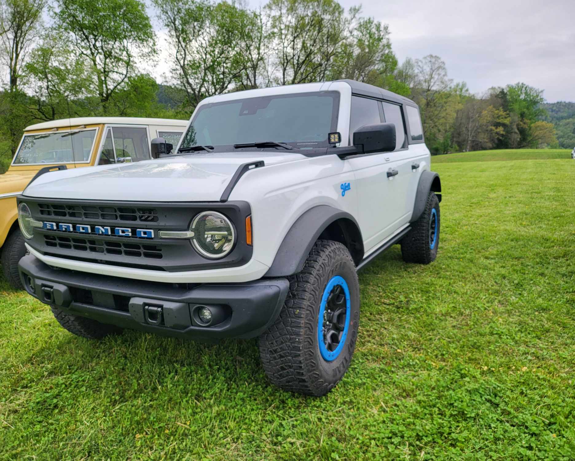 Ford Bronco Yeti Build 438204618_428505953120896_1221033398329253831_n
