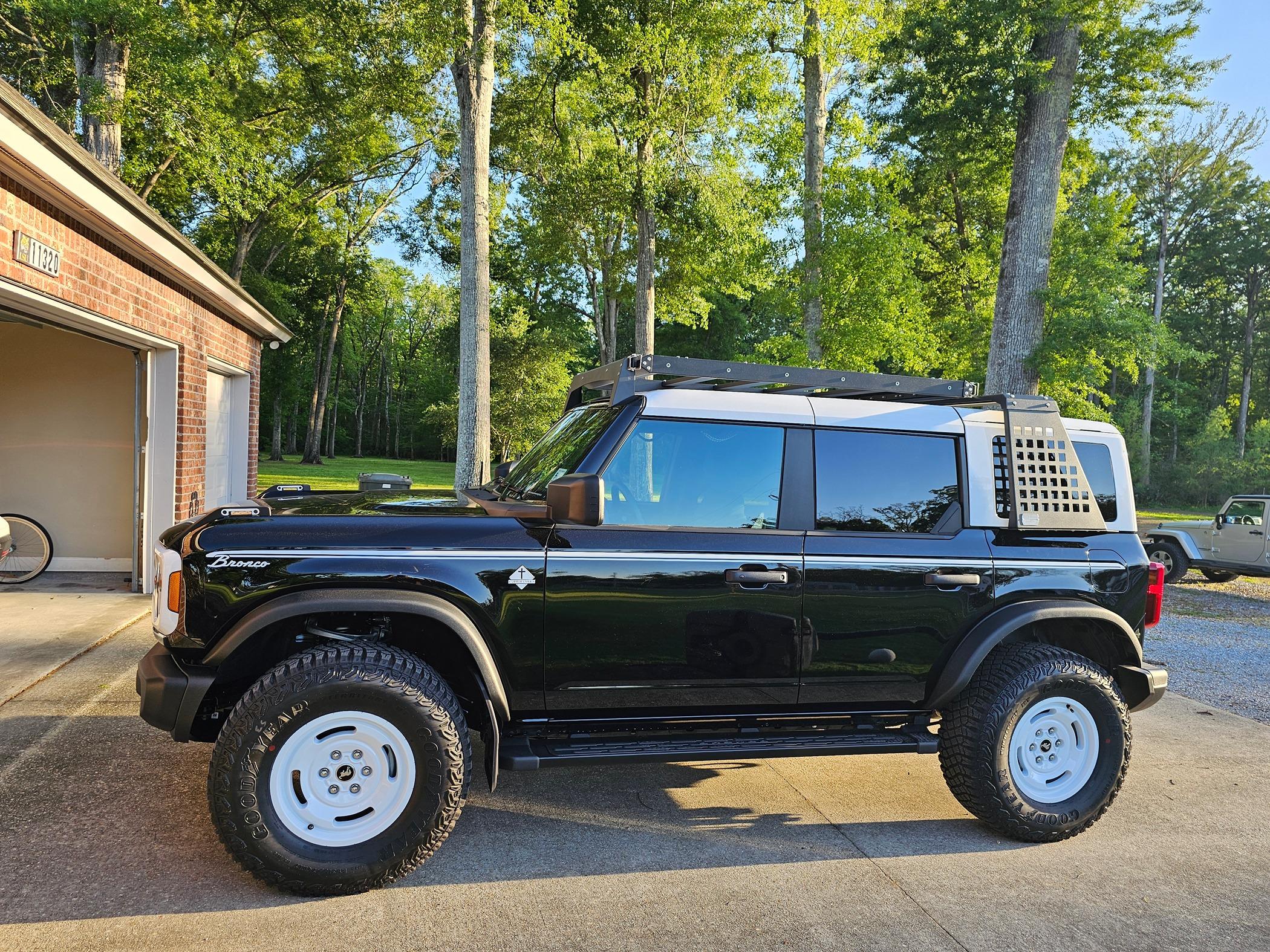 Ford Bronco Heritage Edition with Trailrax roof rack 20240403_182640