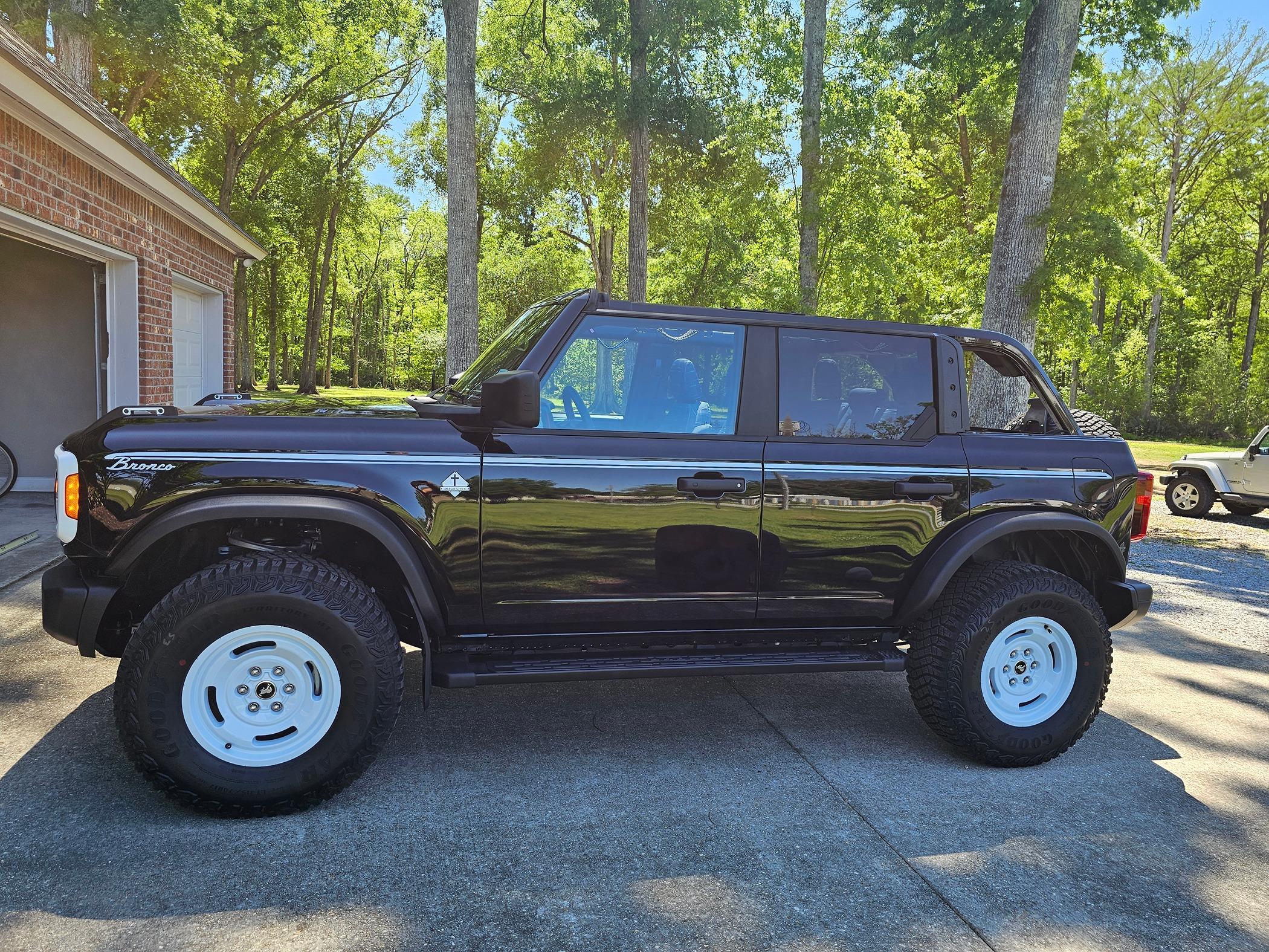 Ford Bronco Heritage Edition with Trailrax roof rack 20240403_133015
