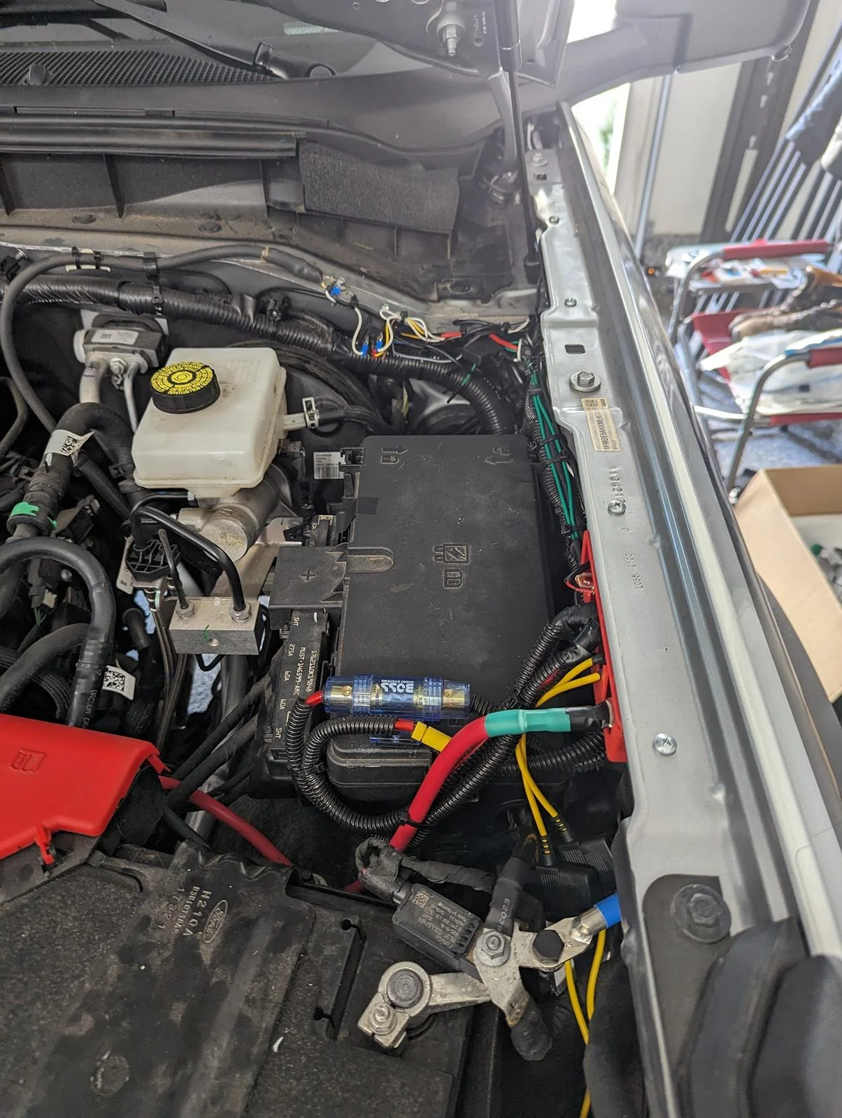Ford Bronco Multiple connections to pos terminal on battery PXL_20231016_192439387