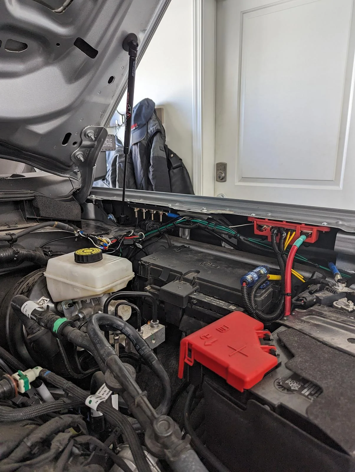 Ford Bronco Multiple connections to pos terminal on battery PXL_20231016_192448374