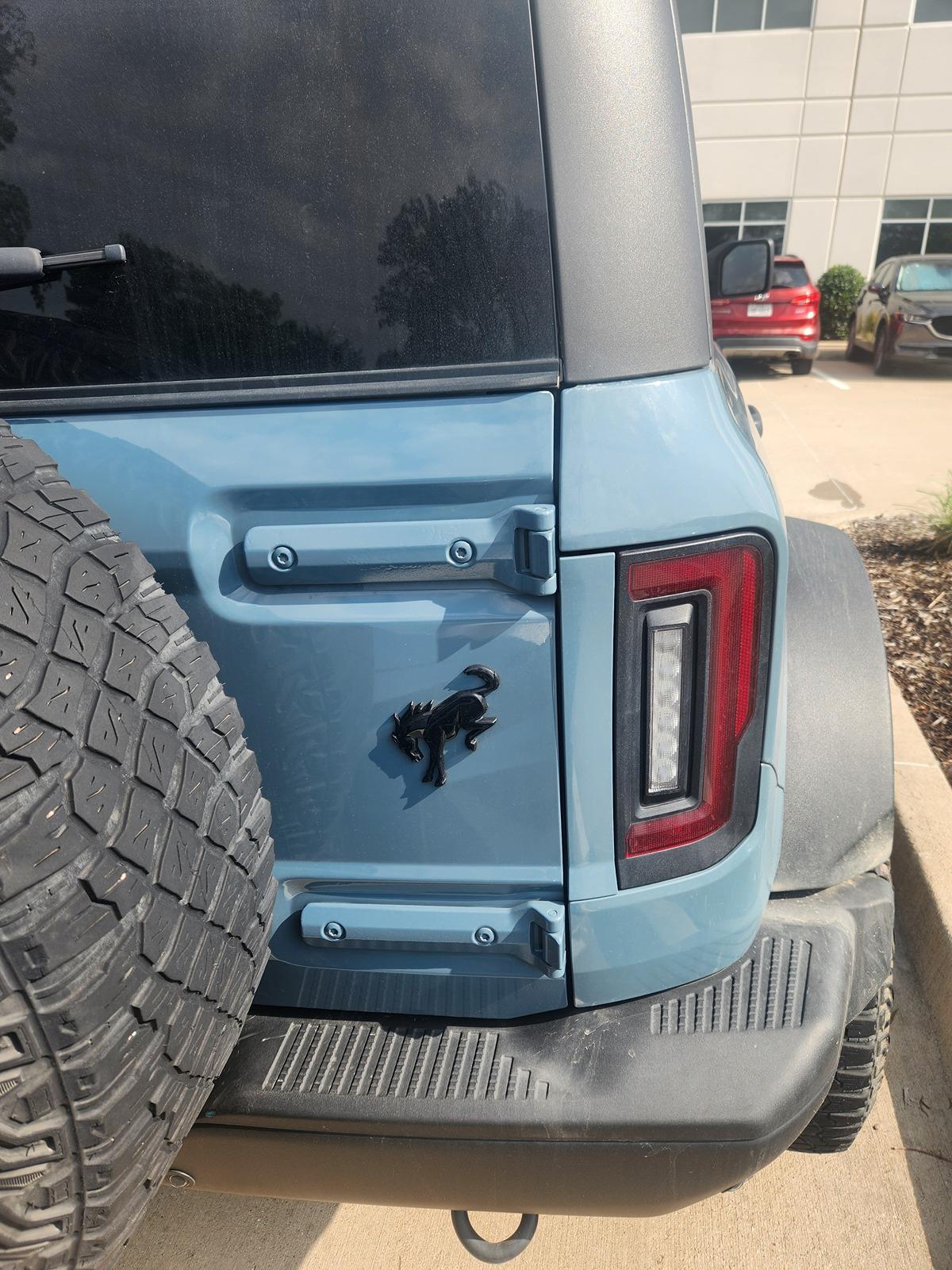 Ford Bronco Tailgate Alignment 1000005162