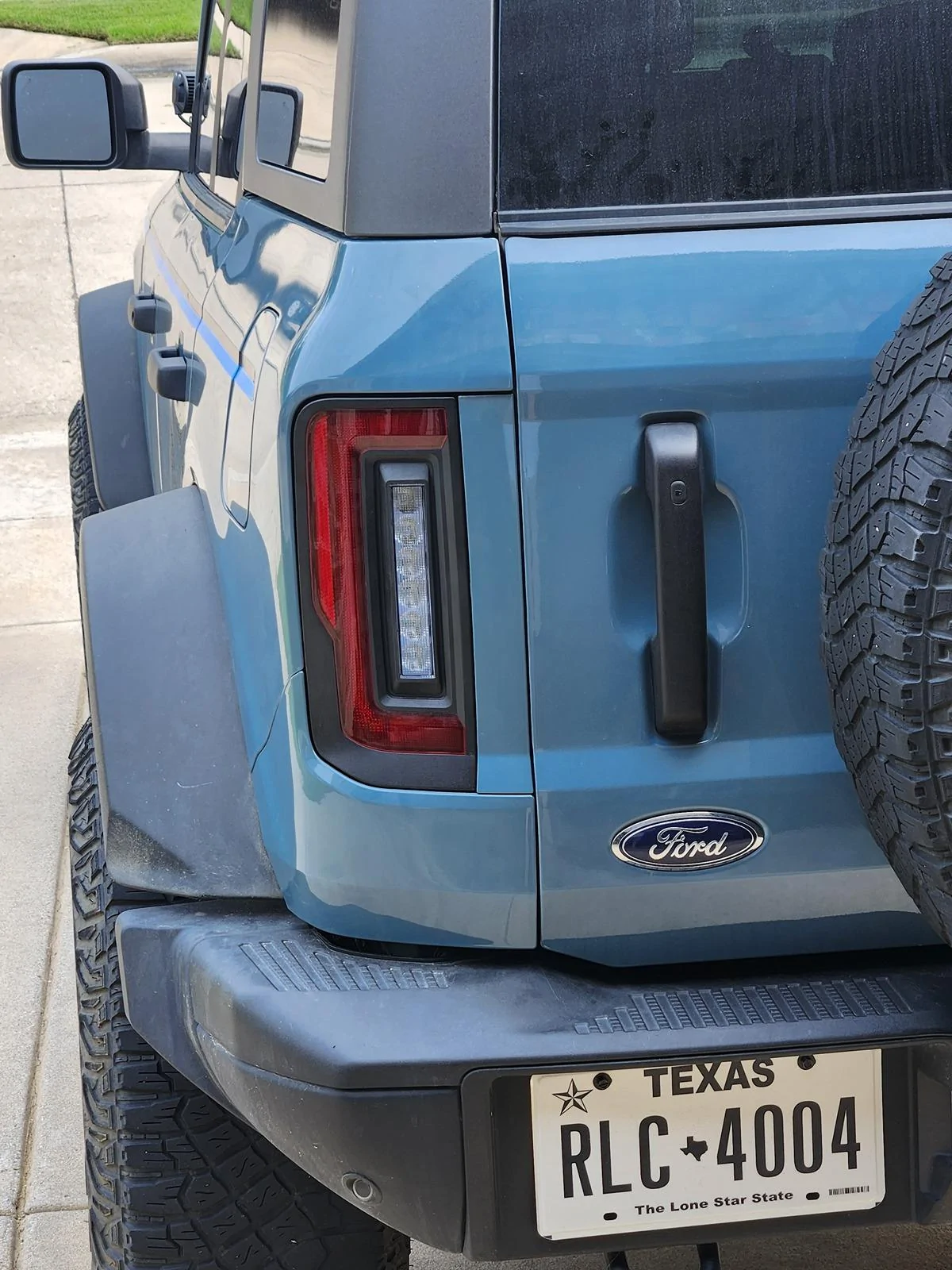 Ford Bronco Tailgate Alignment 1000005174
