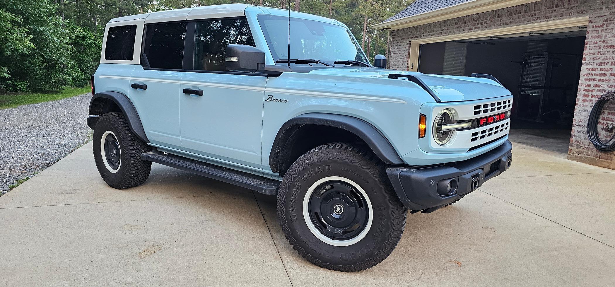 Ford Bronco Deer vs '23 Heritage Limited...... side