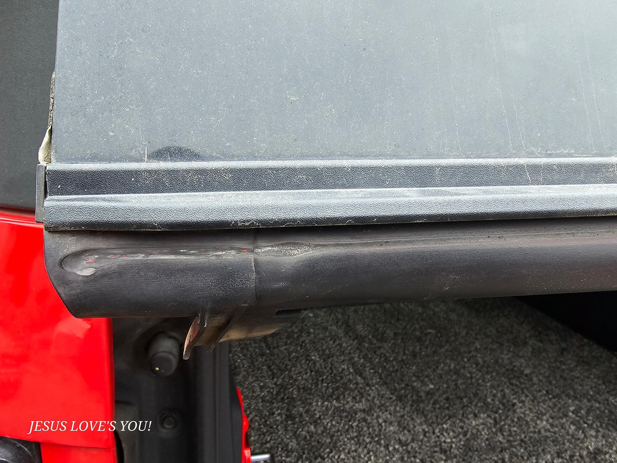 Ford Bronco Rear tailgate door paint rubbing off! 1000000678