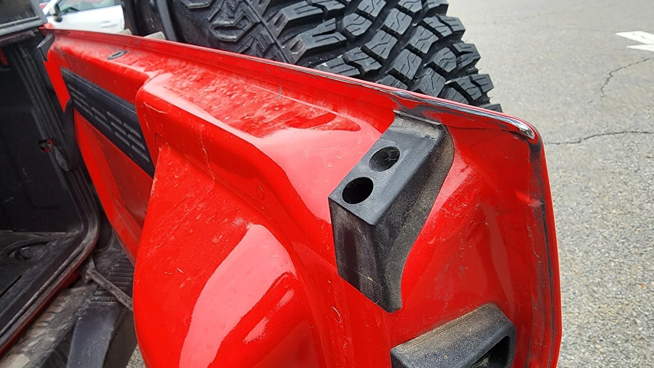 Ford Bronco Rear tailgate door paint rubbing off! 1000000791