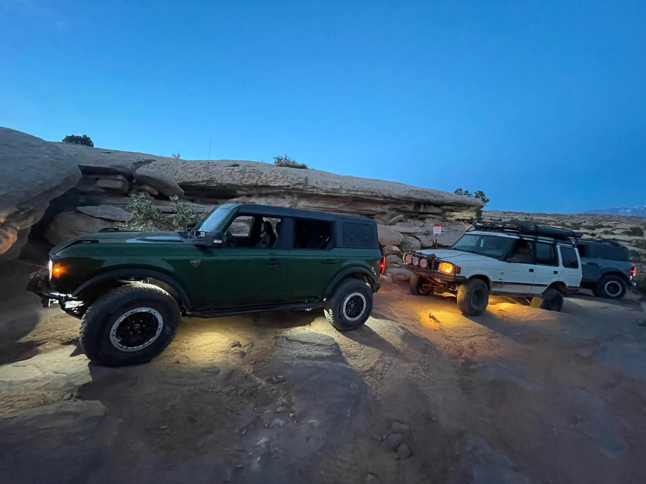 Ford Bronco Anyone installed Rock lights? IMG_3328