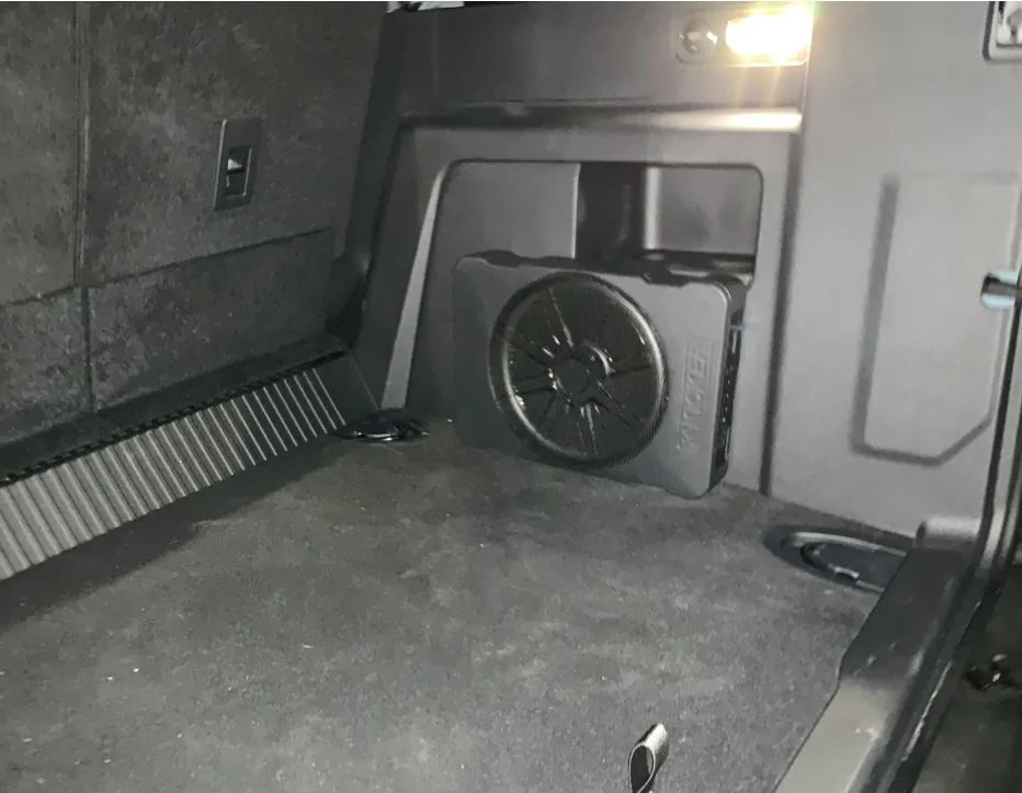 Ford Bronco Stereo help please! IMG_0334