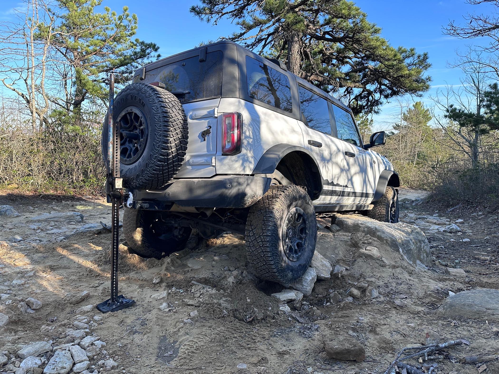 Ford Bronco Jacking Off Road - Best Practices IMG_9896