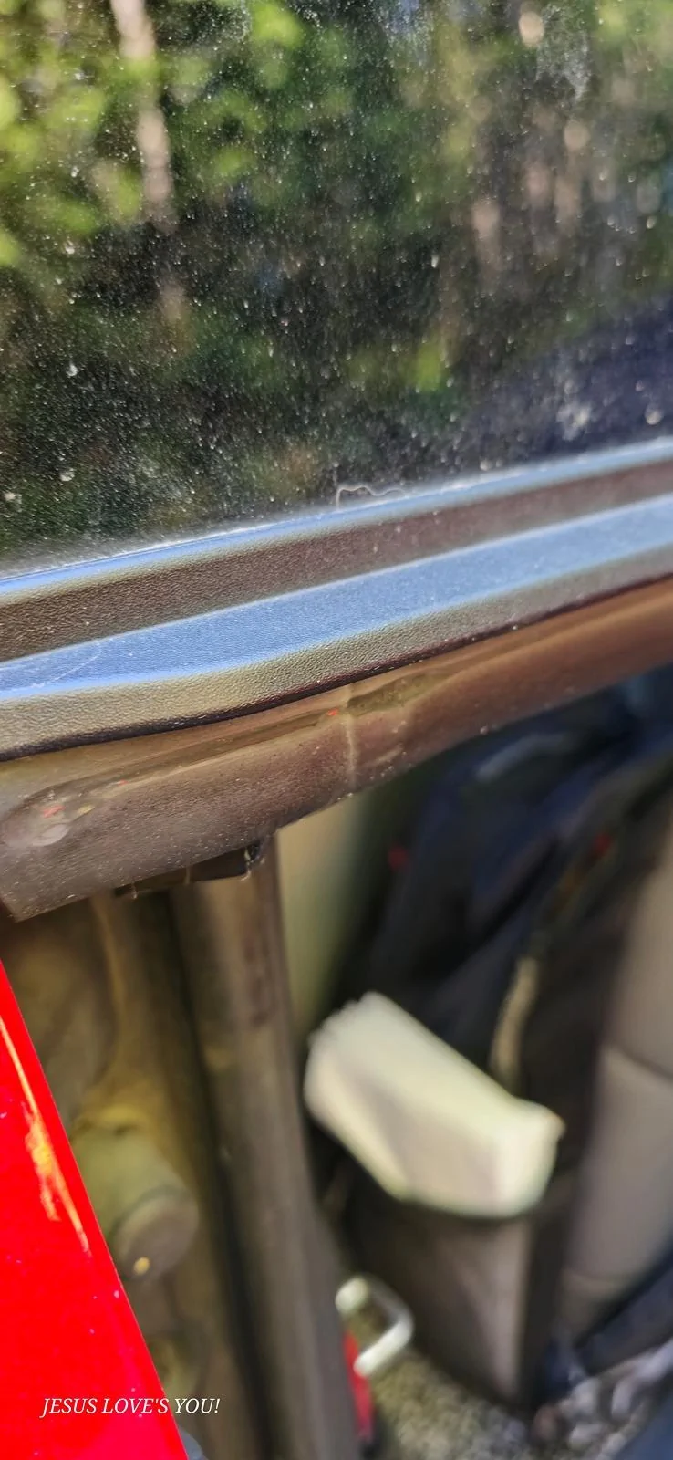 Ford Bronco Rear tailgate door paint rubbing off! 20240514_082554