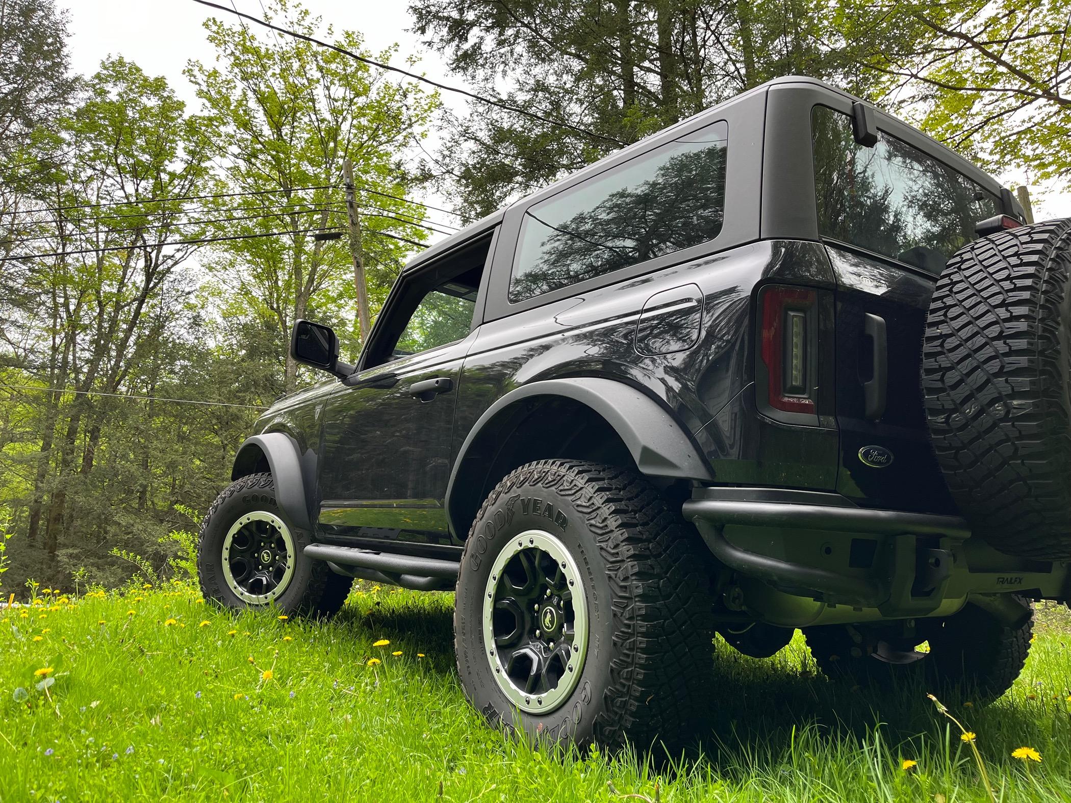 Ford Bronco Tushy Tuesday!! Let's see those Bronco Rear Ends! IMG_2599