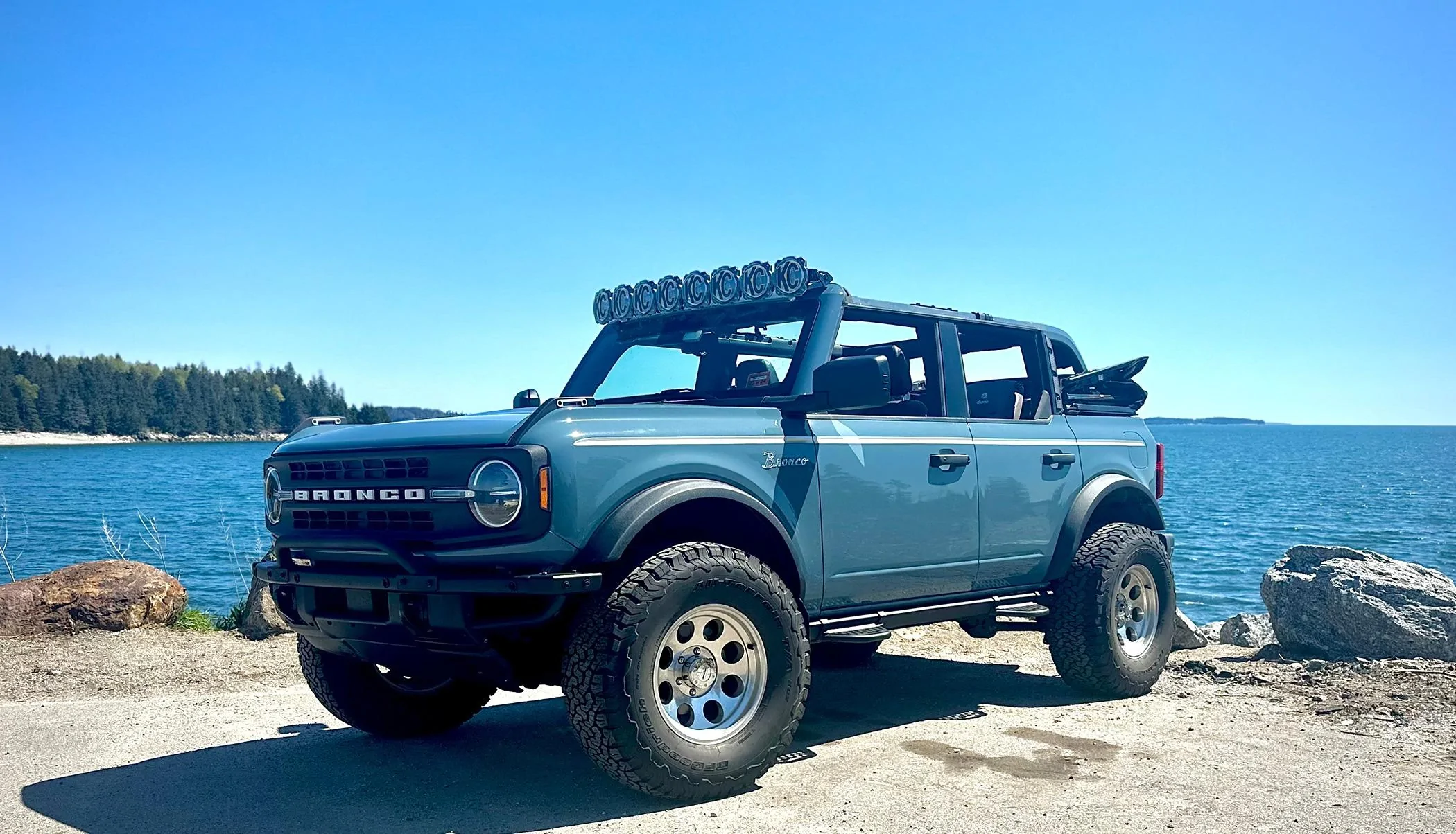 Ford Bronco Best above windshield light bar? IMG_5302