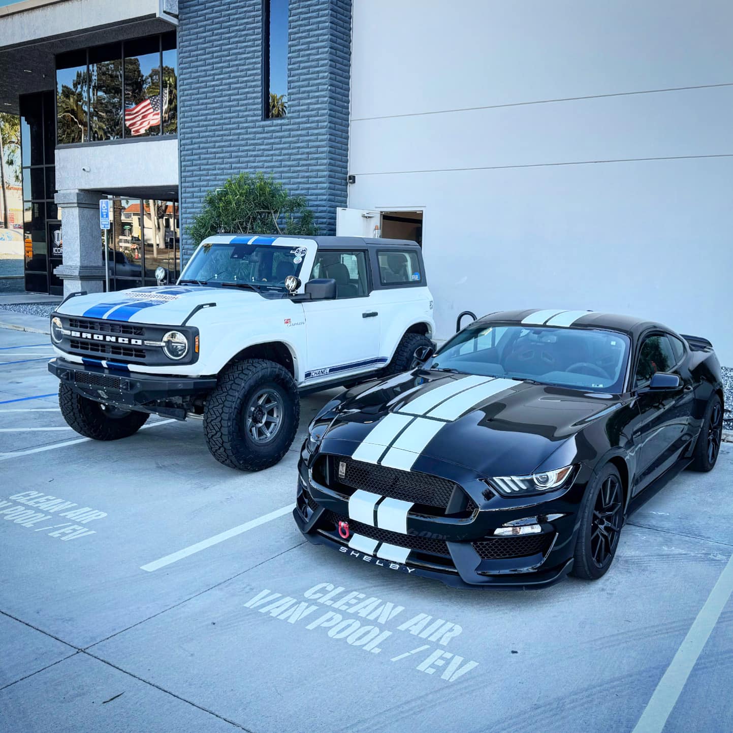 Ford Bronco Pics of your 2dr next to other cool 2drs 437066114_10230755259001833_565774850747907127_n