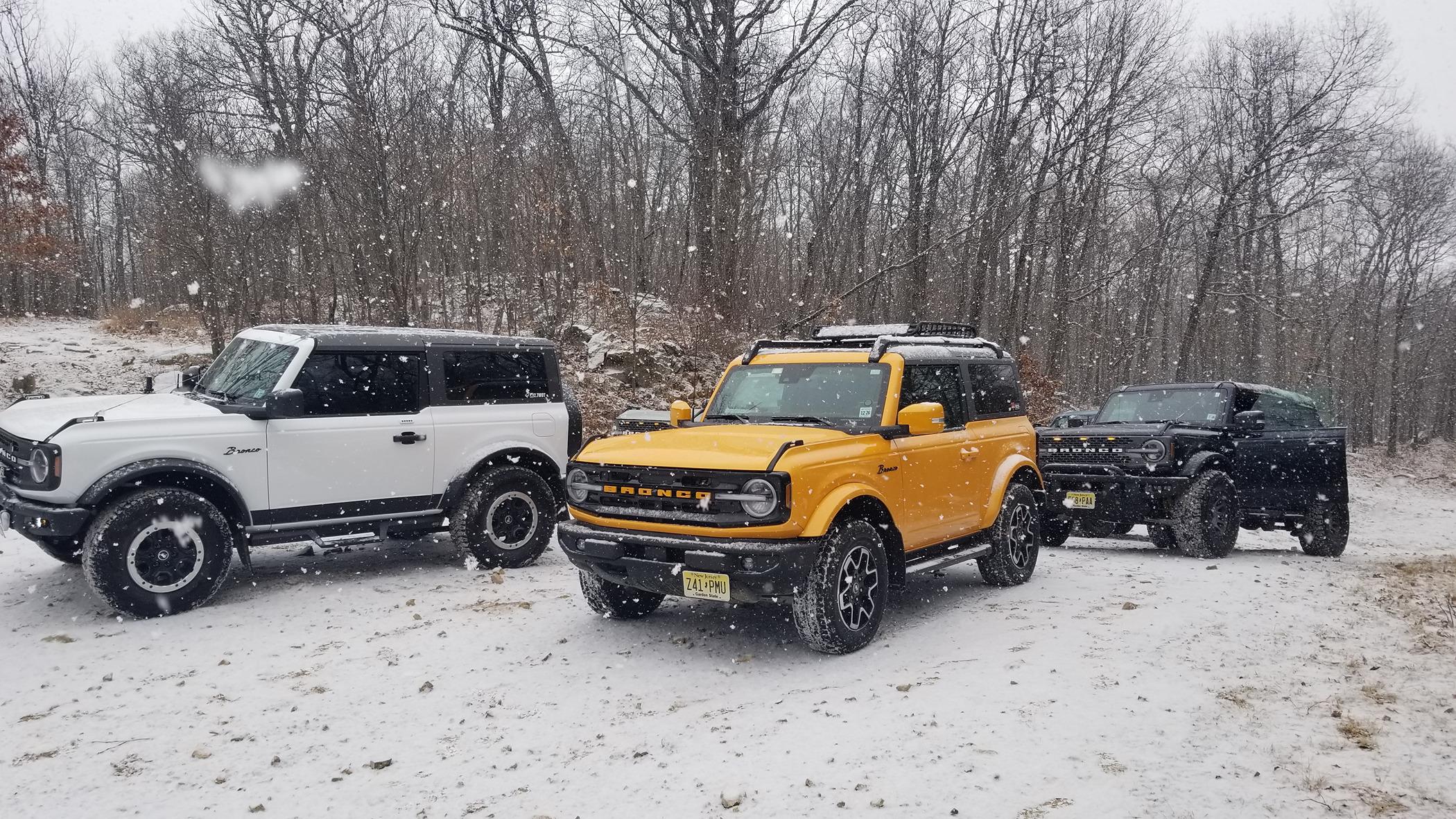 Ford Bronco Pics of your 2dr next to other cool 2drs 20230225_104859