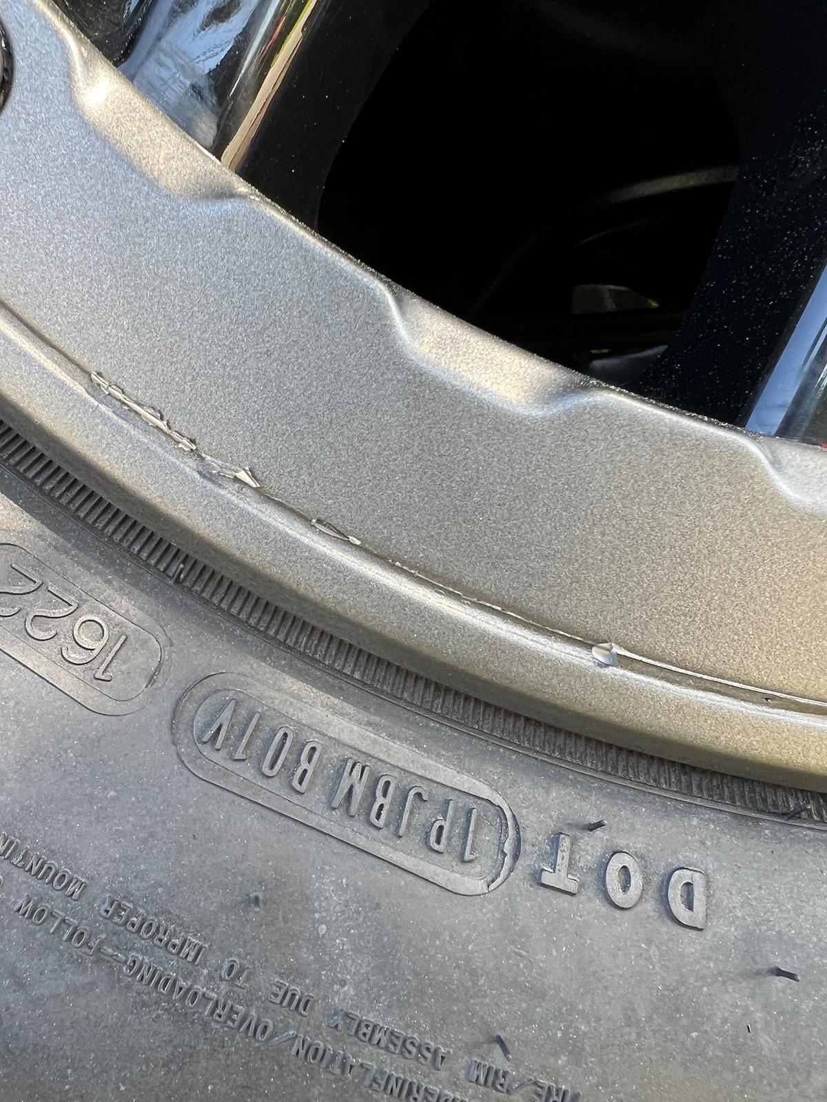 Ford Bronco Beadlock finish issues - expected? 1716010923093-nd