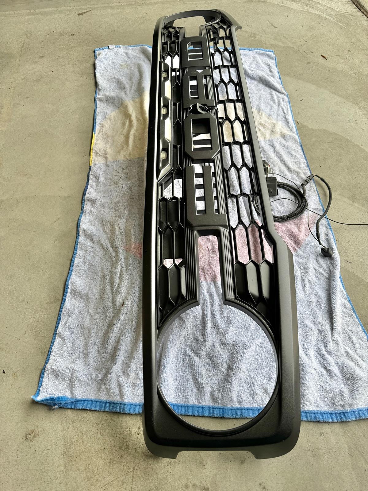 Ford Bronco FS: Complete OEM Raptor Grille IMG_5898