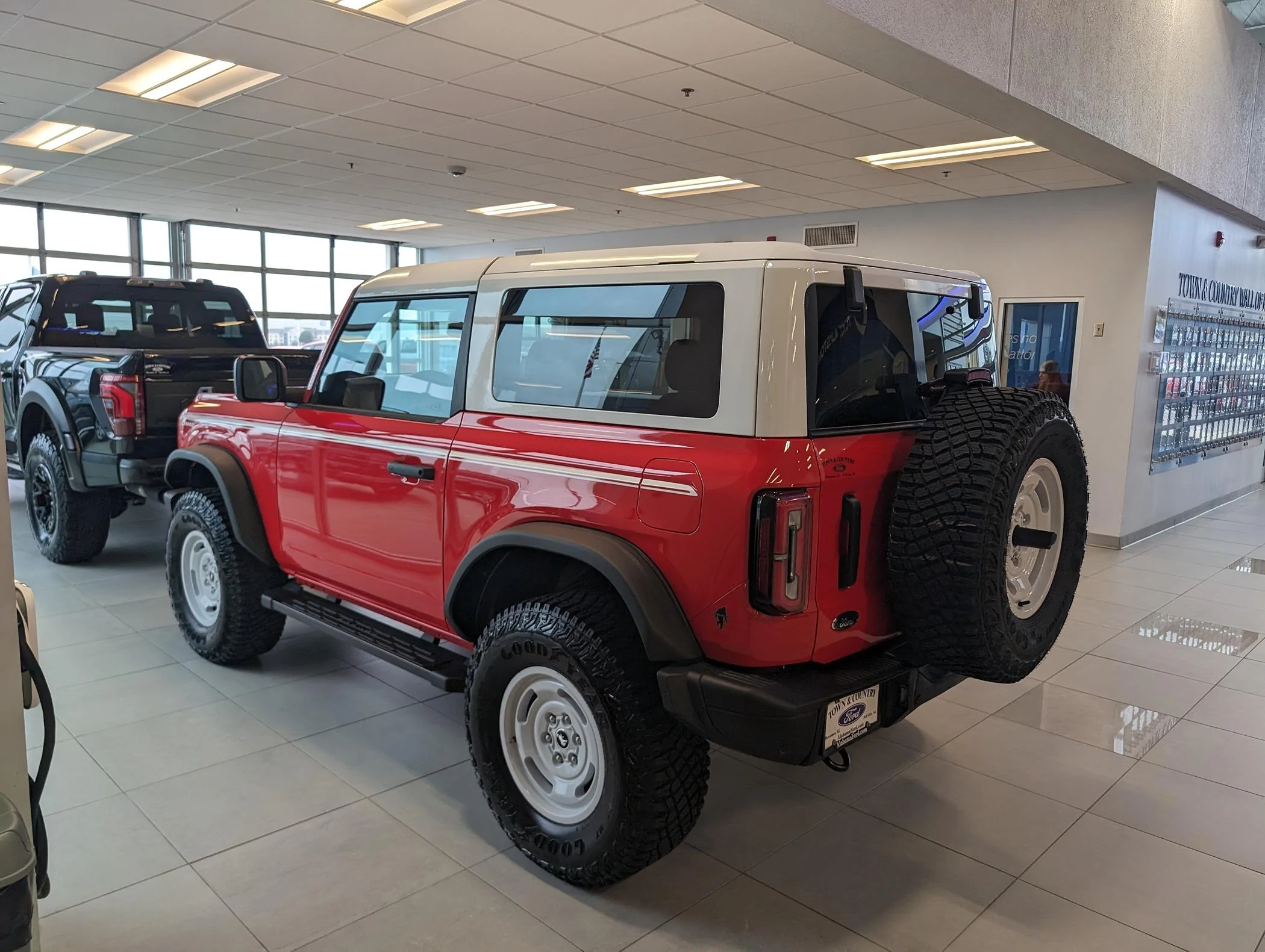 Ford Bronco HERITAGE EDITION Bronco Club PXL_20240514_145836255.MP