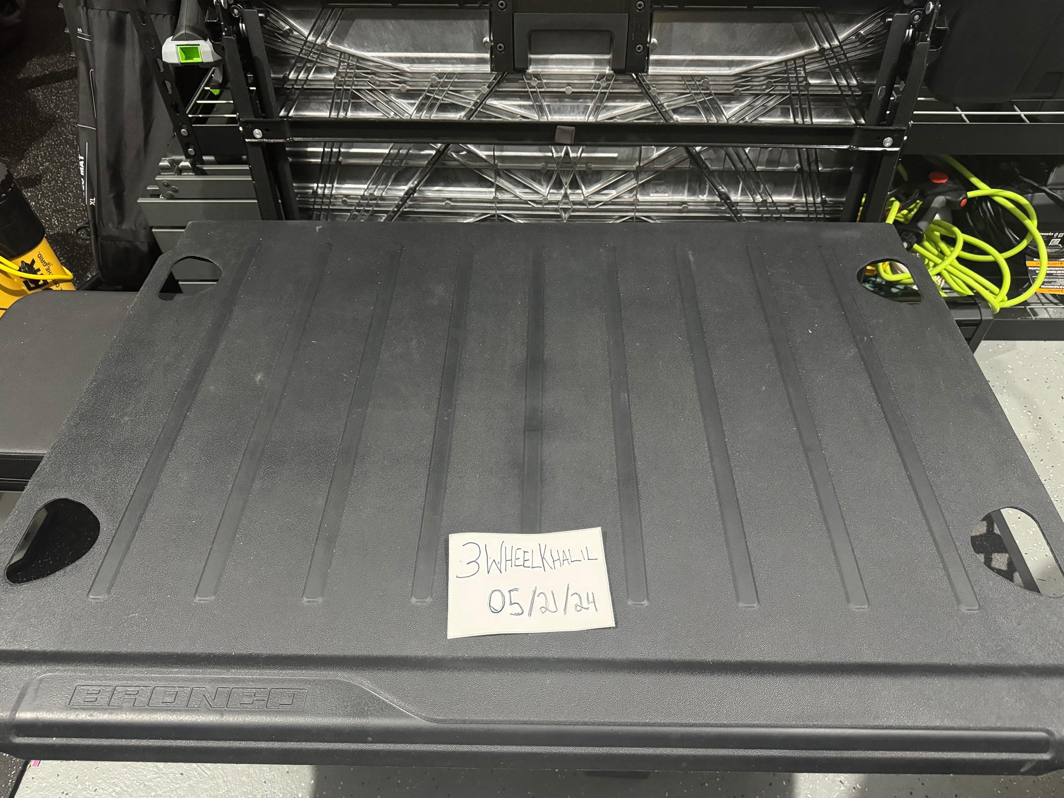 Ford Bronco OEM 4DR Bronco Slideout Tailgate - $850 IMG_2912