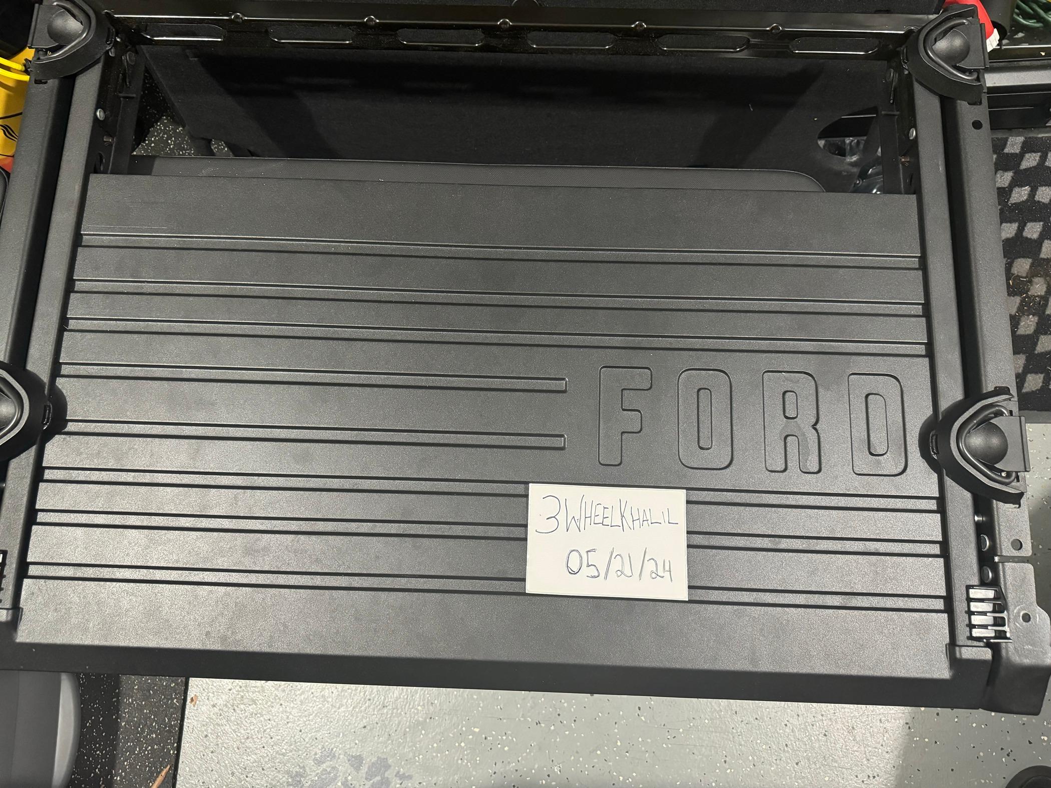 Ford Bronco OEM 4DR Bronco Slideout Tailgate - $850 IMG_2914