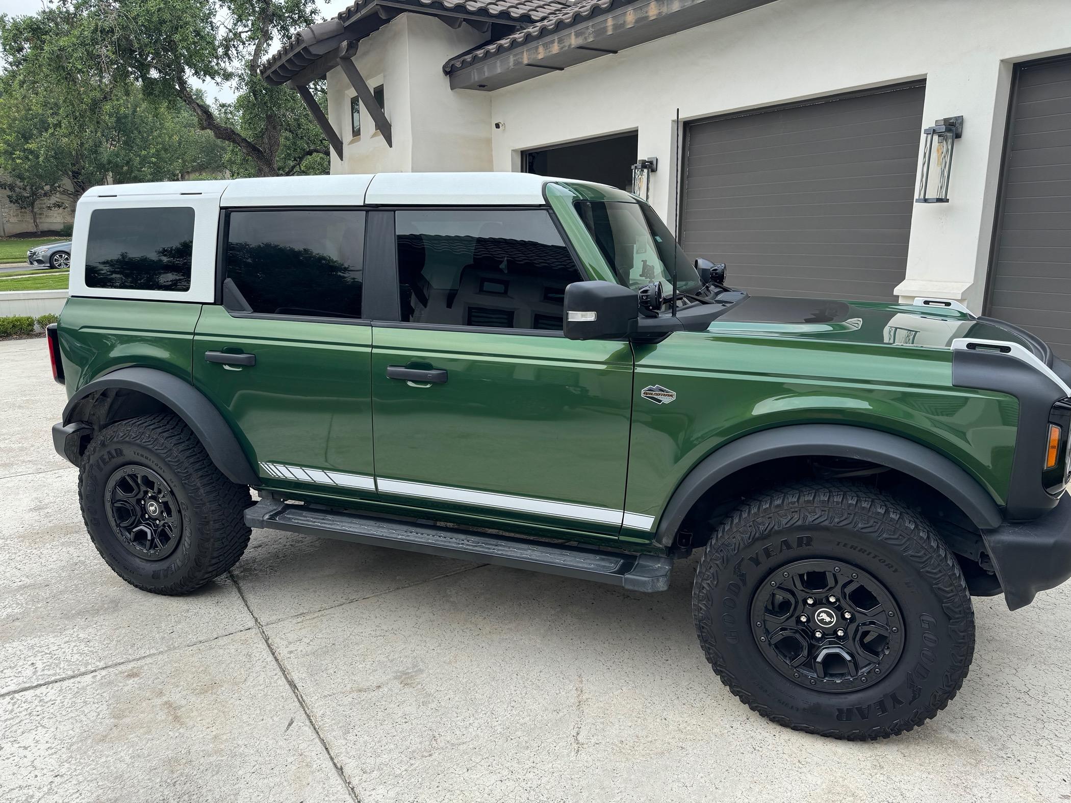 Ford Bronco Anderson White Top on Eruption Green Wildtrak IMG_0710