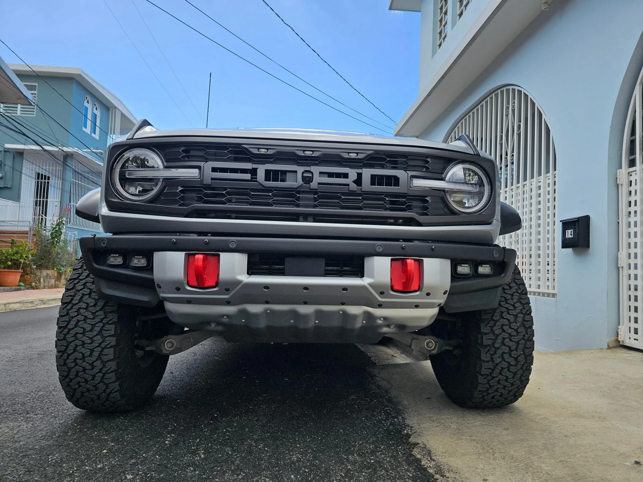 Ford Bronco 3m wrap satin black or Silver 20240111_123452