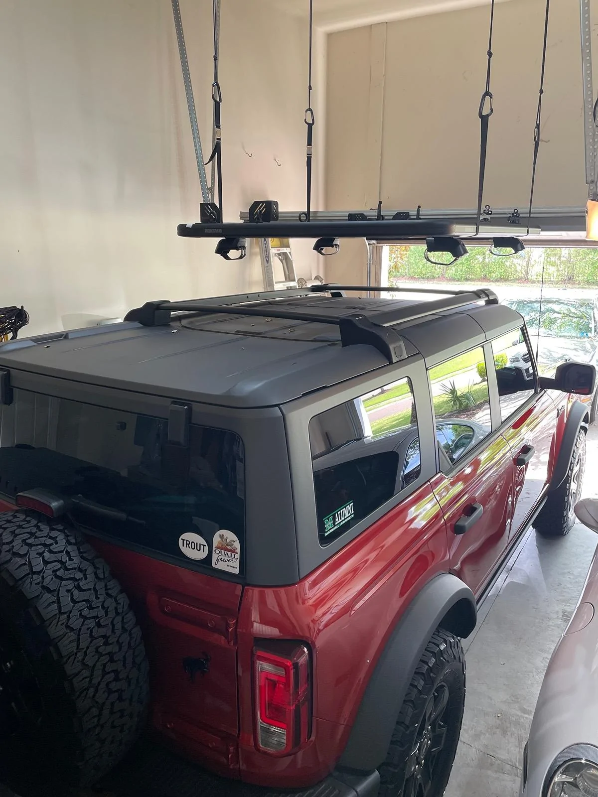 Ford Bronco Installing second crossbar on the roof rack. IMG_3355