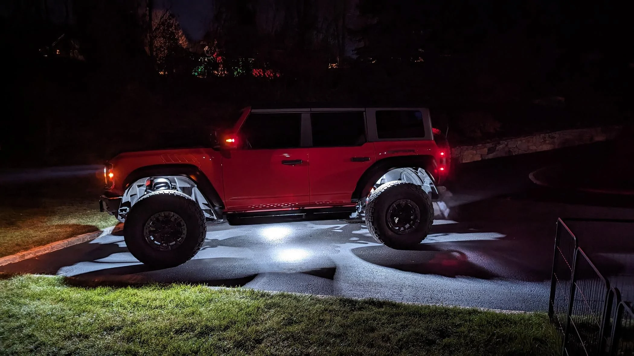 Ford Bronco Thoughts on rock lights? PXL_20231125_232108260