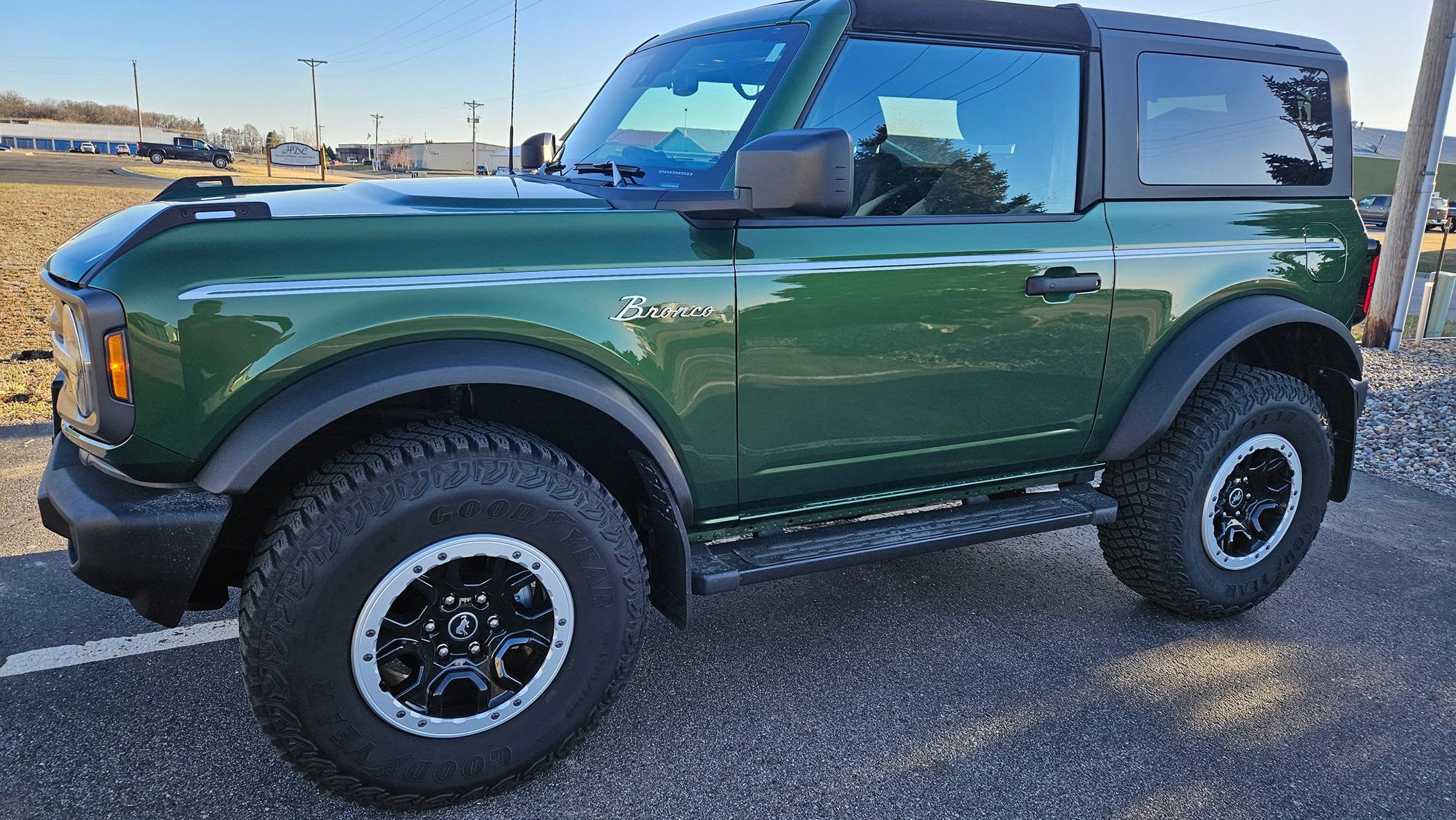 Ford Bronco Fender script color choice on Eruption Green 20240412_074848