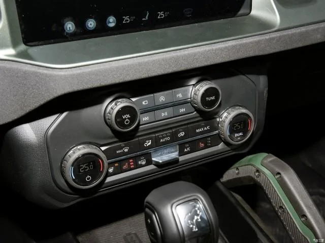 Ford Bronco Chinese-Market Bronco photos: full digital gauge cluster, new interior colors, rear passengers vents, etc. 50128894