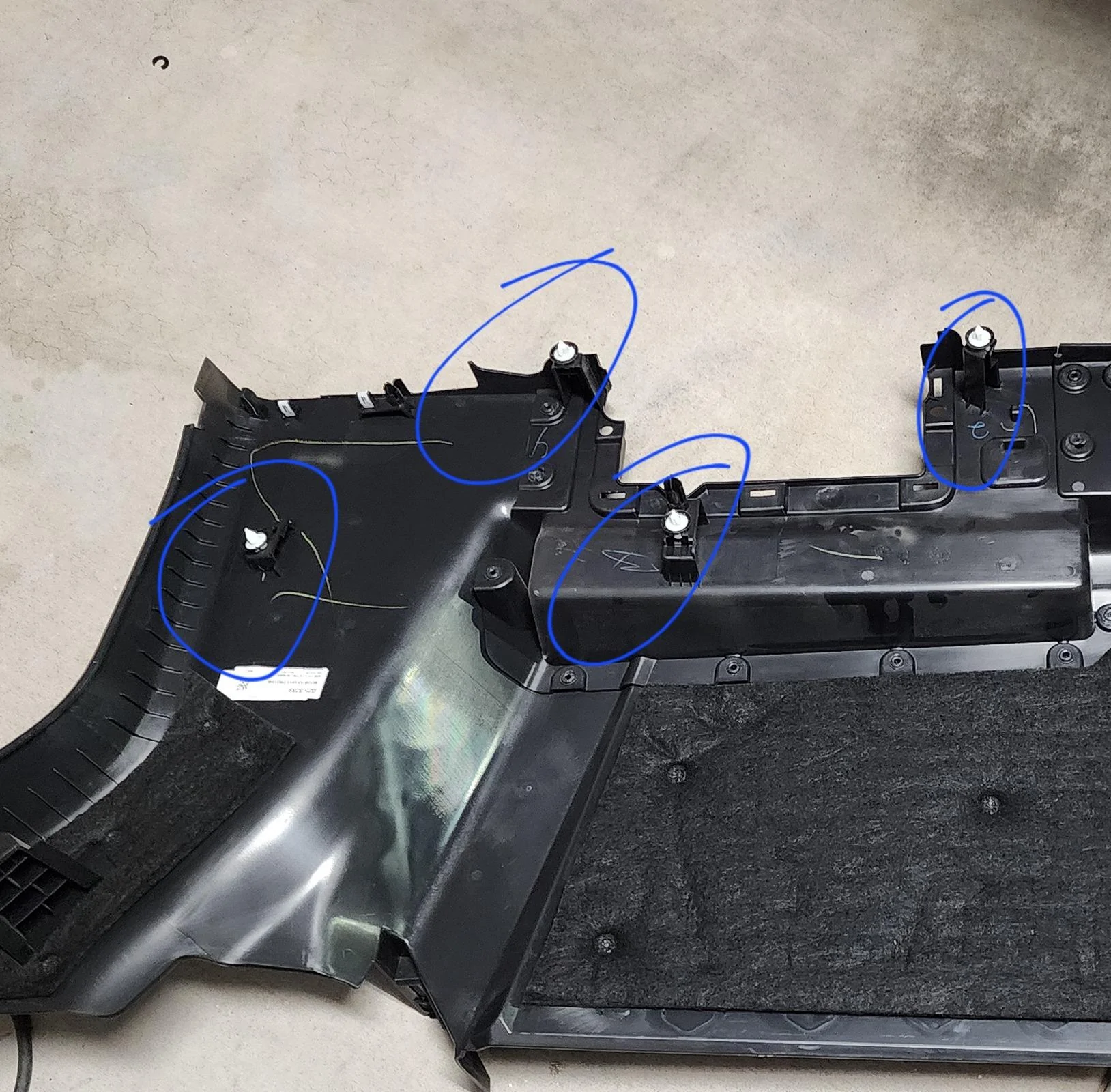 Ford Bronco Need help with interior panel clip part numbers 1000004691