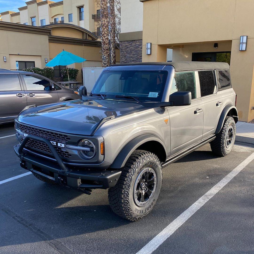 Spotted: 4-Door Carbonized Gray Badlands on 33's | Bronco6G - 2021