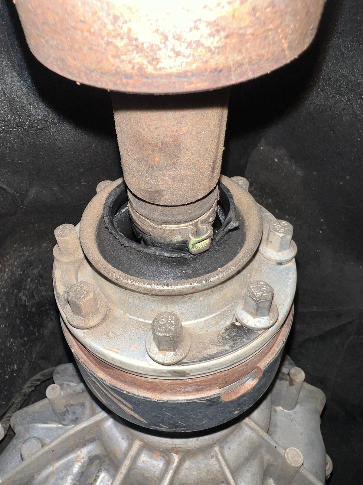 Ford Bronco Rear driveshaft bushing damaged - service recommend replacement IMG_7784