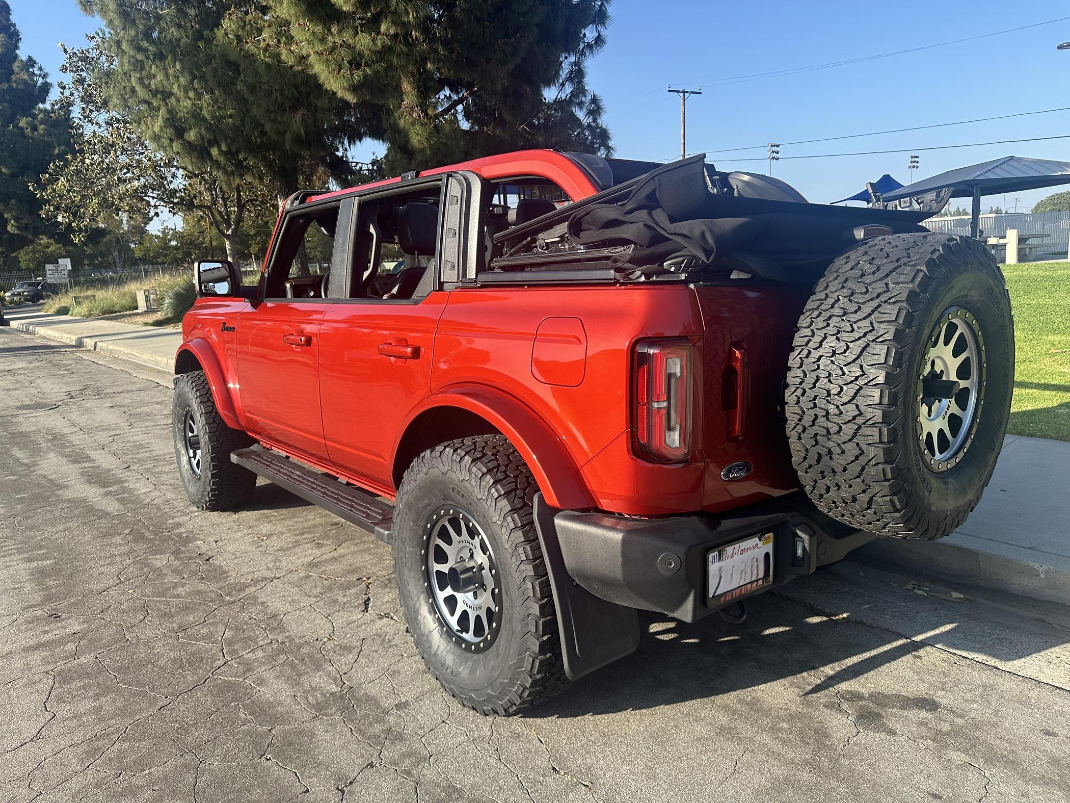 Ford Bronco HOT PEPPER RED Bronco Club Bronco 35s (2)