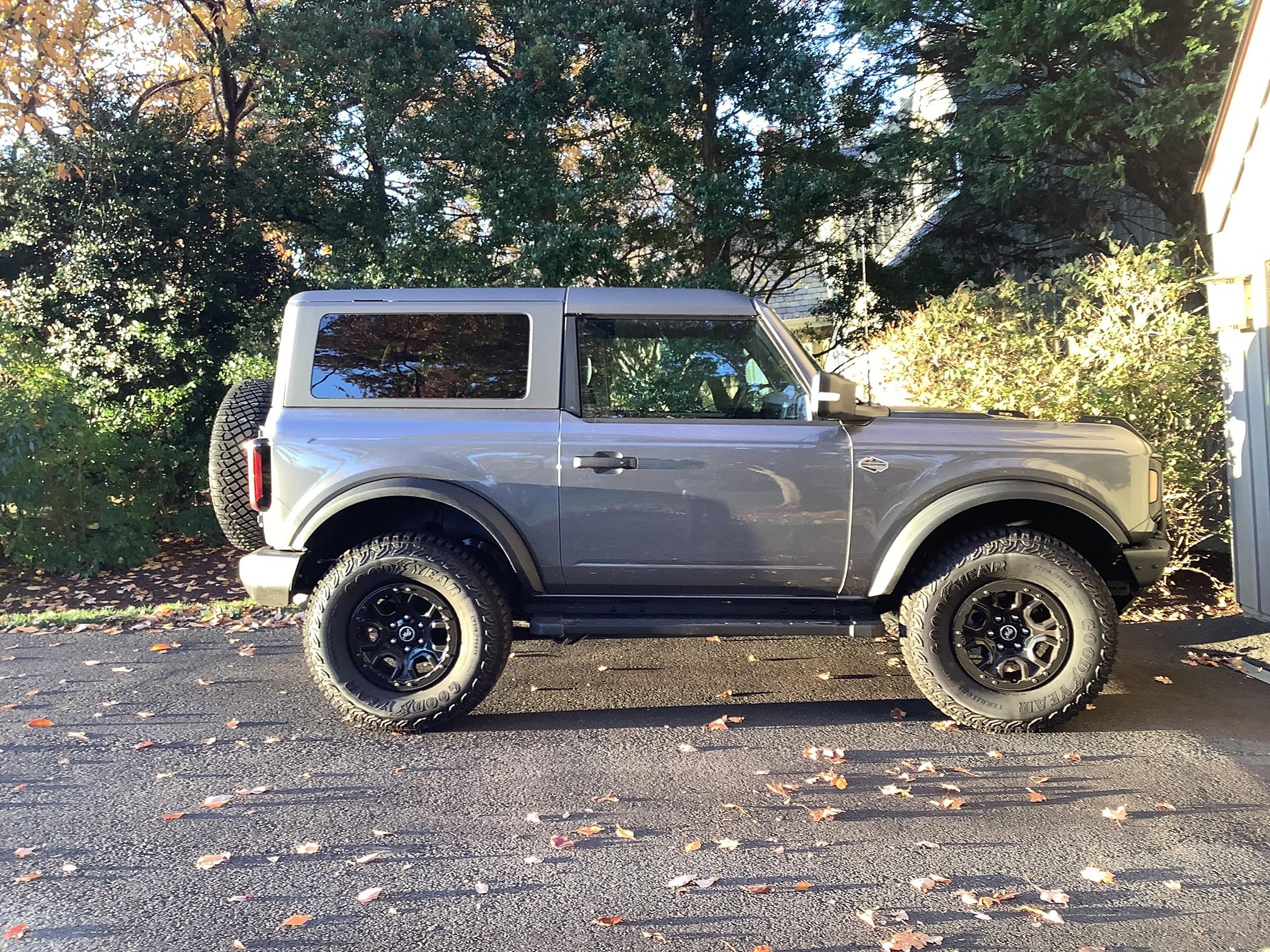 Ford Bronco DV8 4dr Pinch weld covers (new) IMG_1050