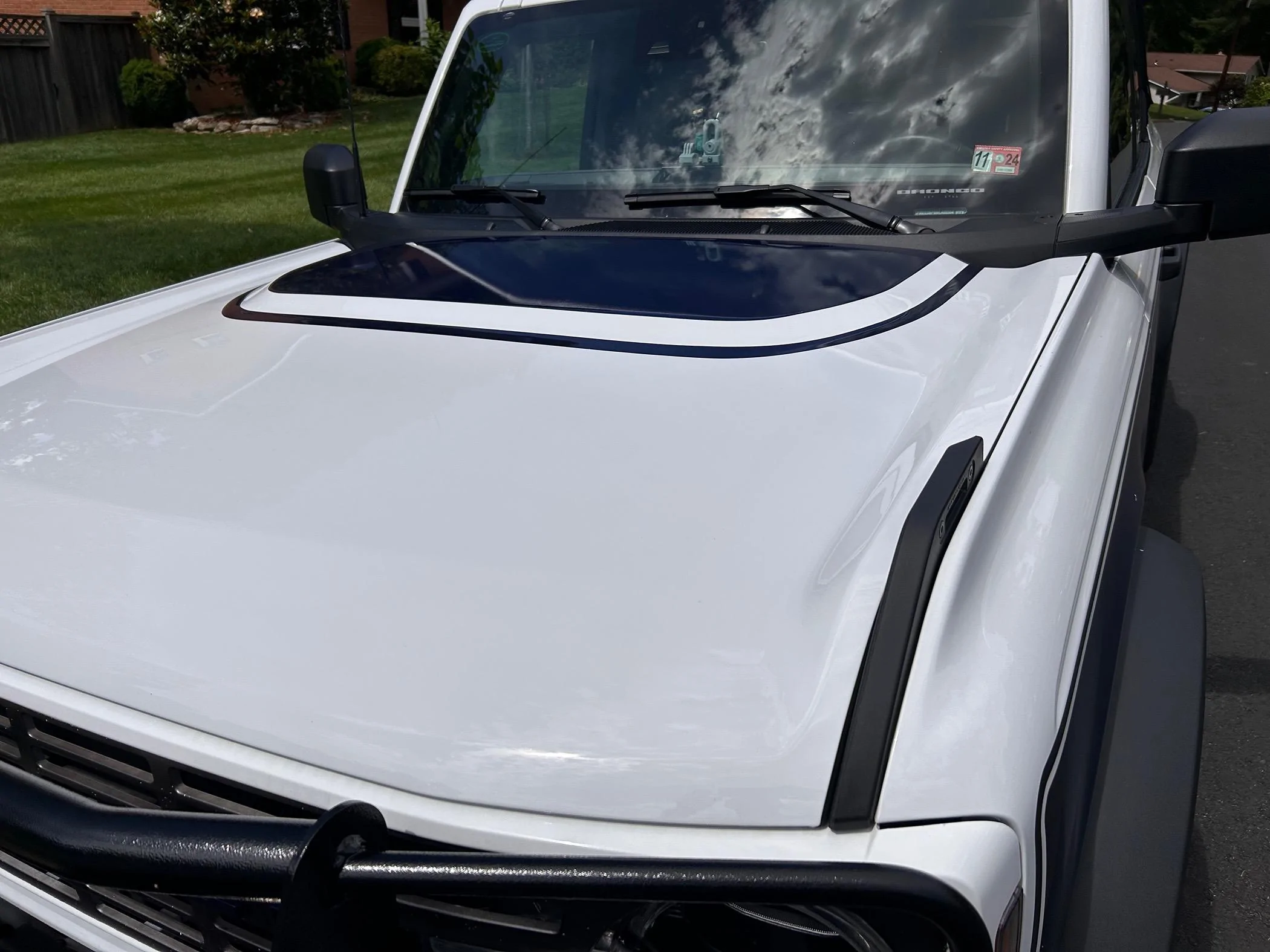 Ford Bronco Throwback Edition: Two-Tone Paint & Stripes, Powder Coated Wheels, Heritage Style Grille IMG_8852