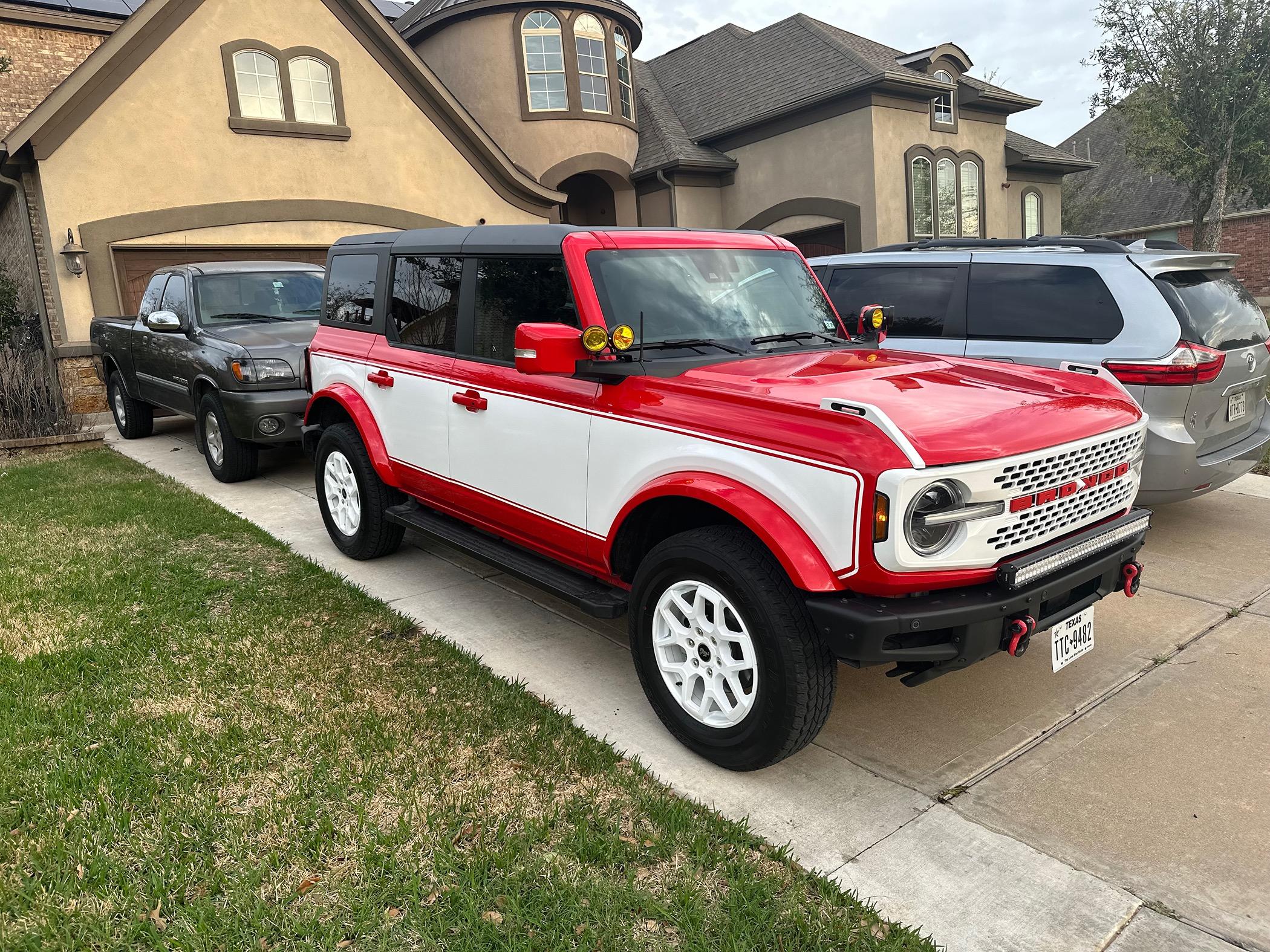 Ford Bronco Throwback Edition: Two-Tone Paint & Stripes, Powder Coated Wheels, Heritage Style Grille IMG_1492