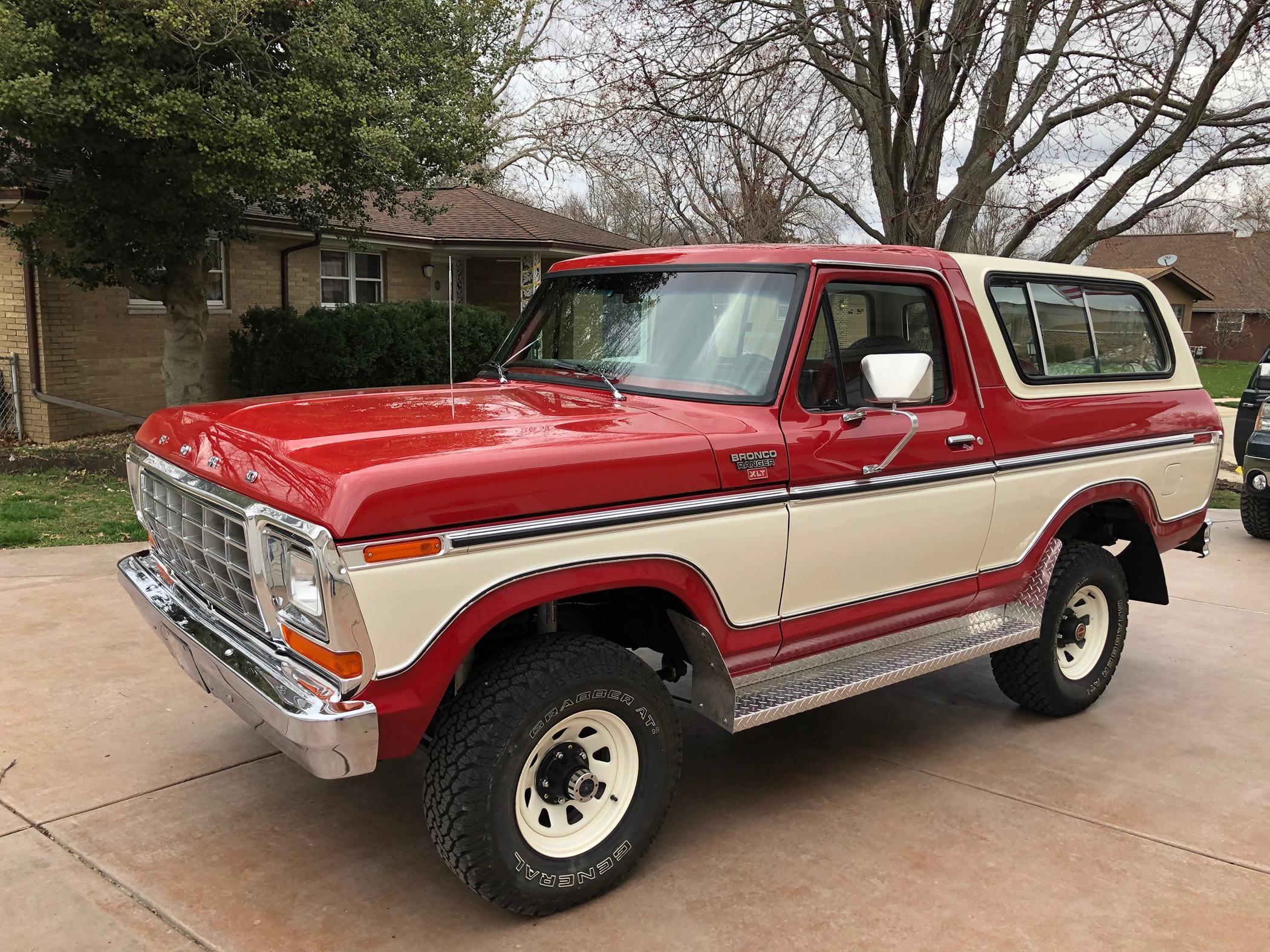 Ford Bronco Throwback Edition: Two-Tone Paint & Stripes, Powder Coated Wheels, Heritage Style Grille IMG_3372