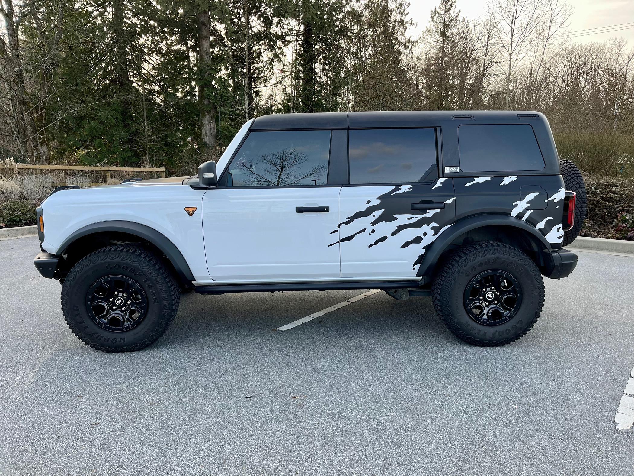 Ford Bronco Roof Rack vs None IMG_4605