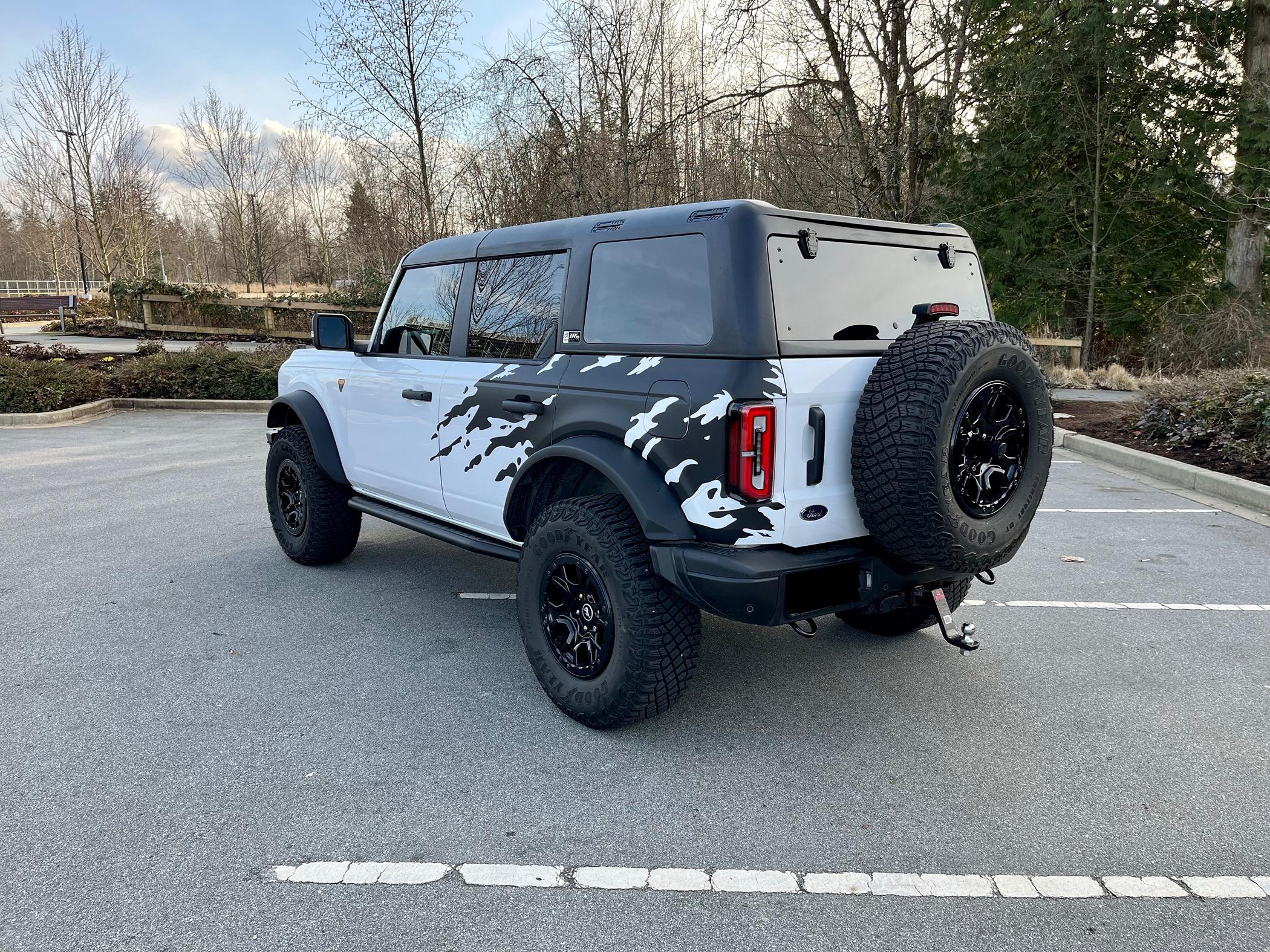Ford Bronco Roof Rack vs None IMG_4606
