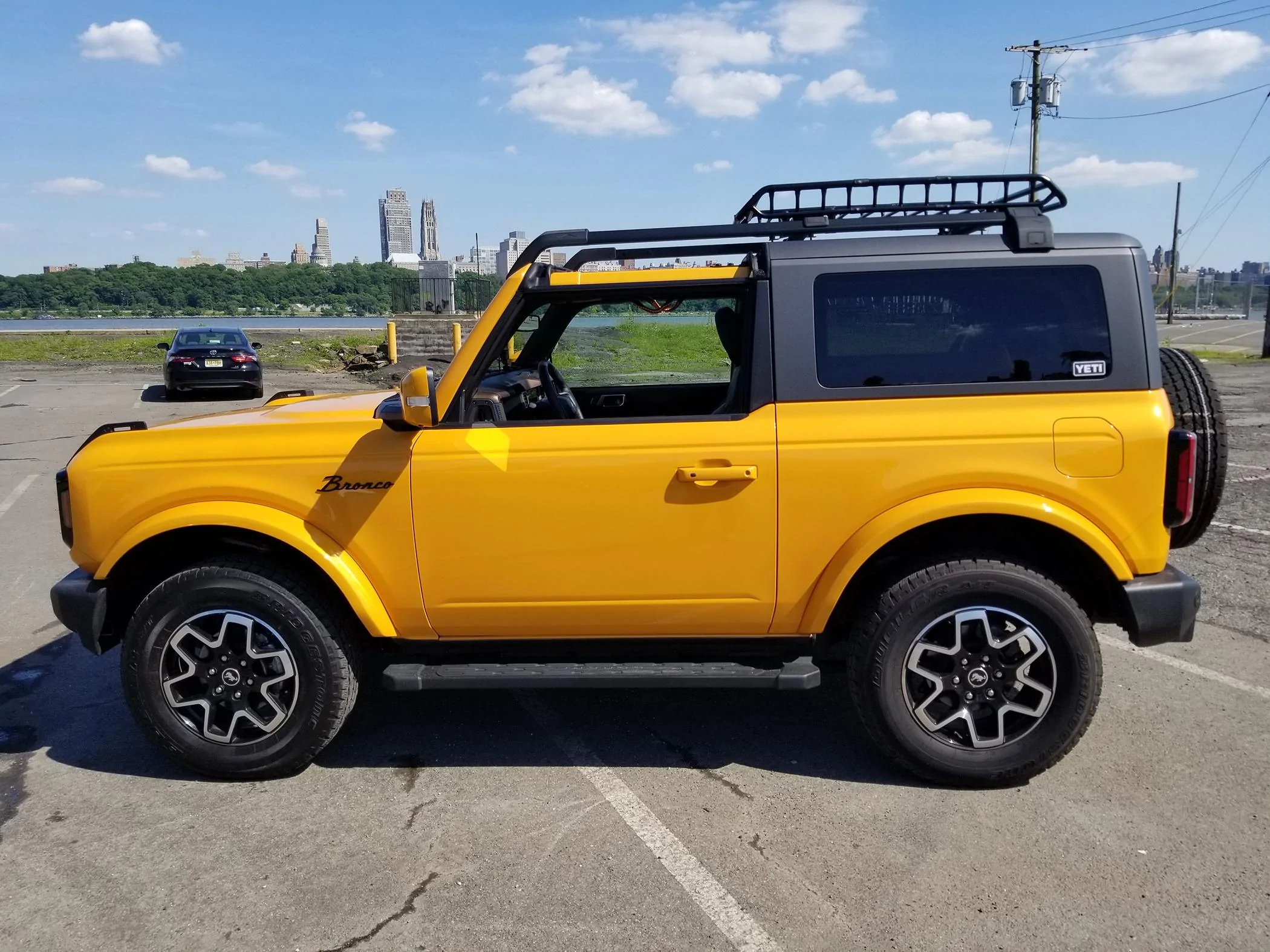 Ford Bronco Roof Rack vs None 20220529_155328