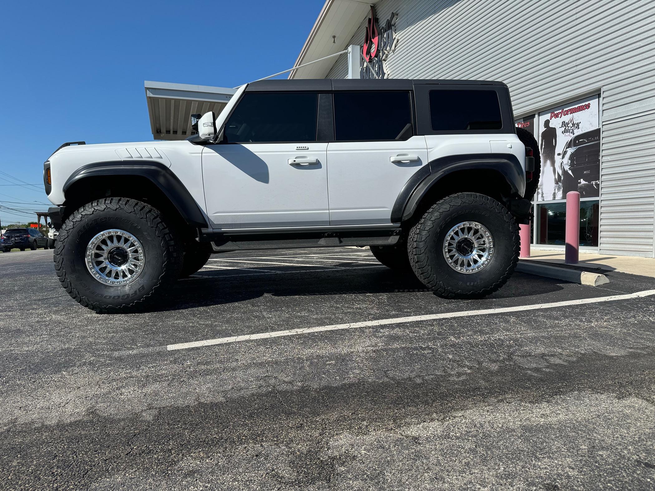 Ford Bronco Bronco Raptor on 39s B78B7110-502B-4A83-A438-372ABCEE33CF