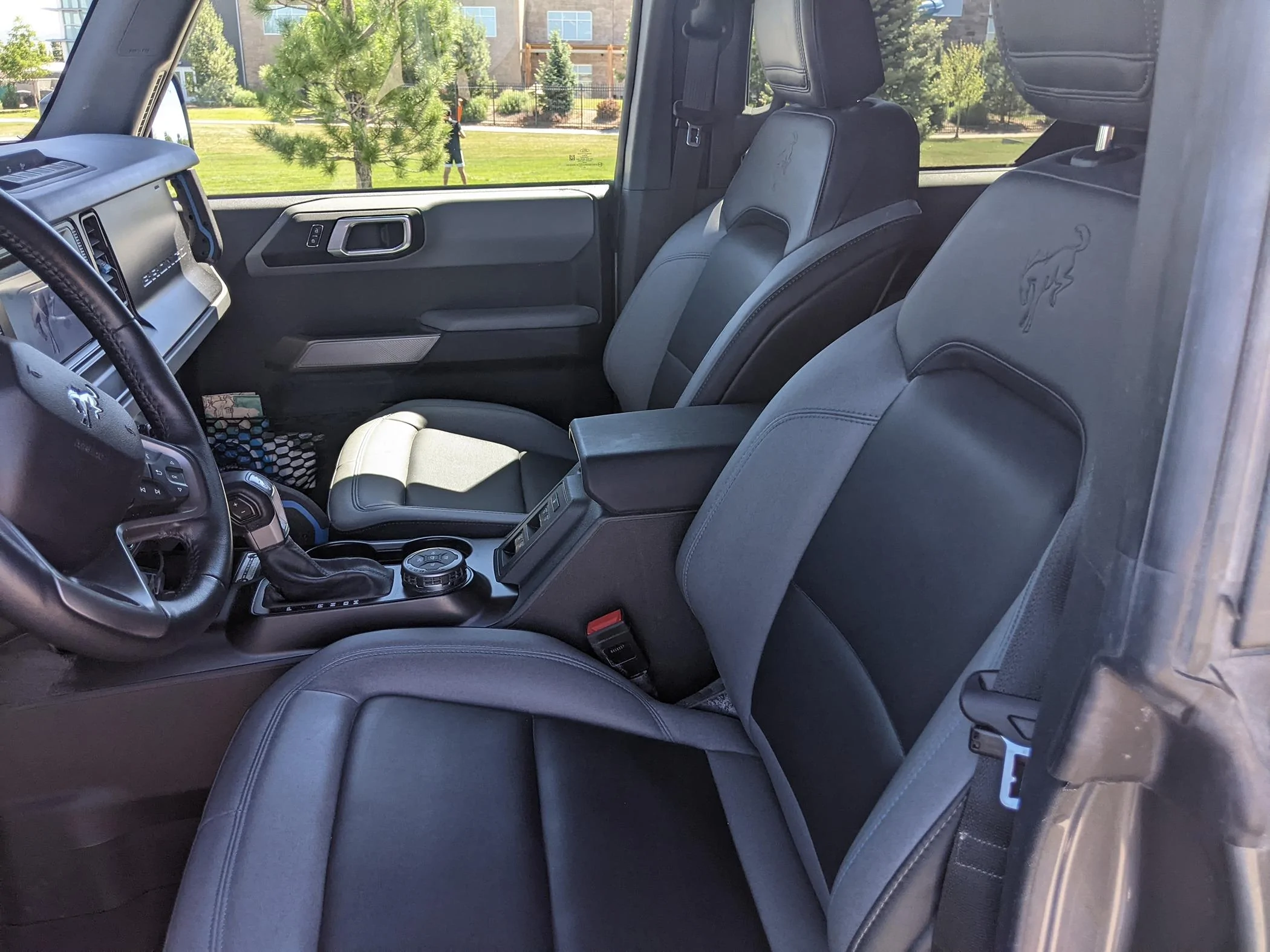 Ford Bronco '22 Black Diamond SAS-$45000 Bronco interior front seats