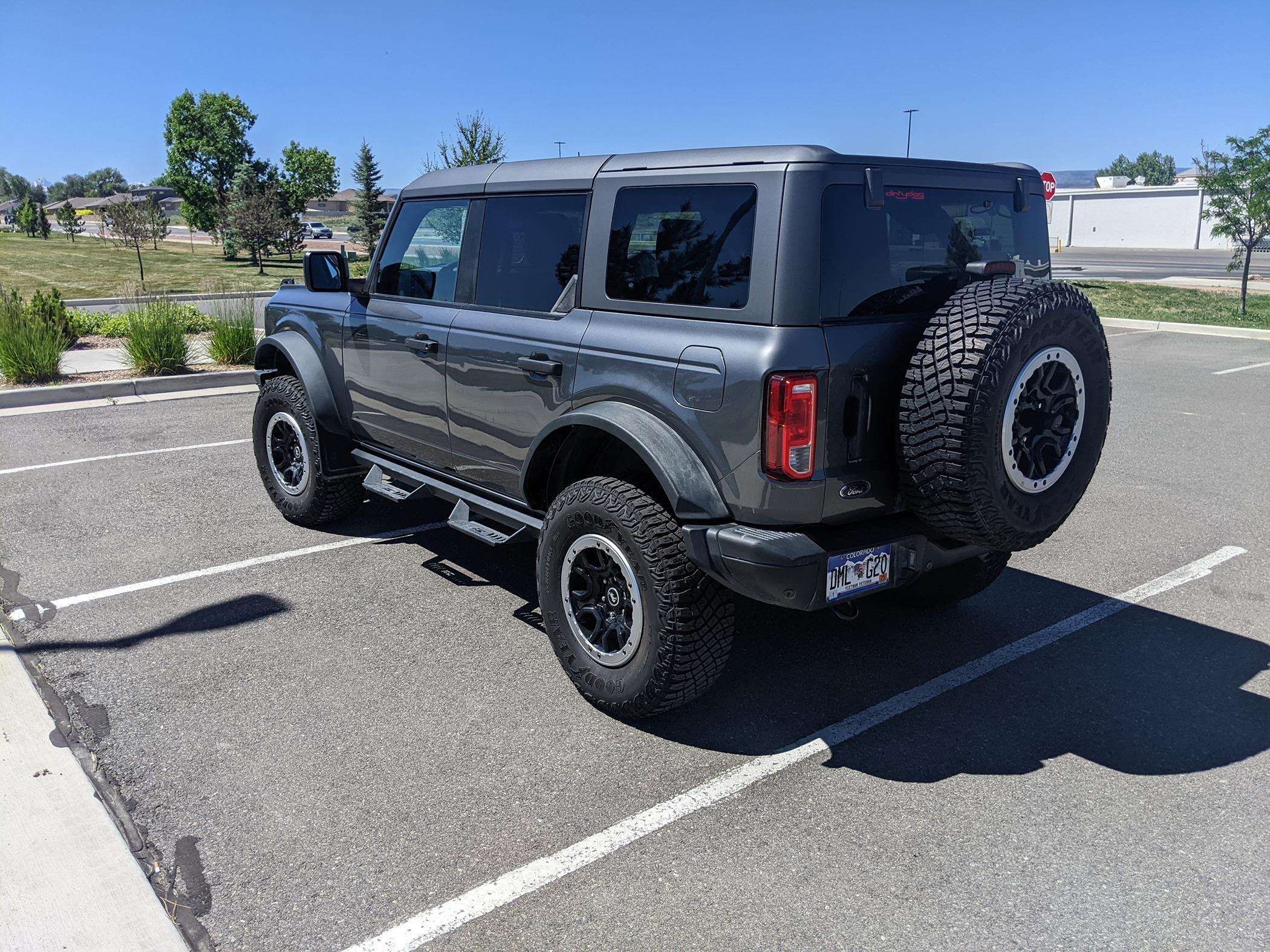 Ford Bronco '22 Black Diamond SAS-$45000 Bronco outside left side