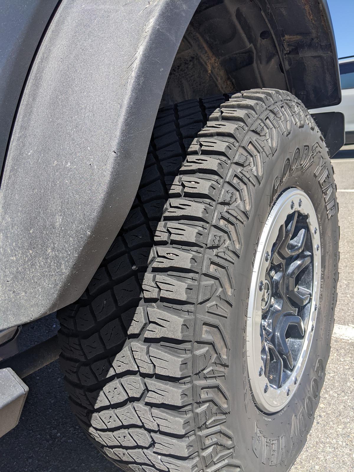 Ford Bronco '22 Black Diamond SAS-$45000 Bronco back tire and rim