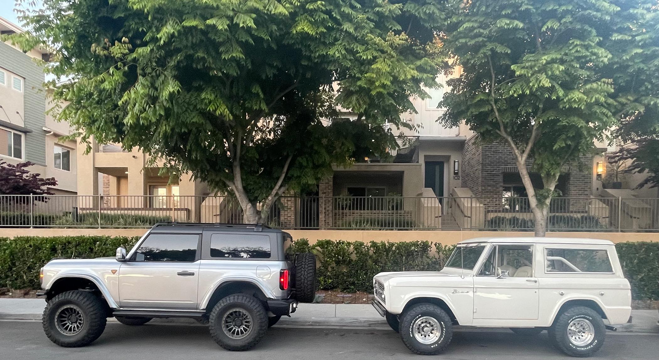 Ford Bronco Pics of your 2dr next to other cool 2drs IMG_6719