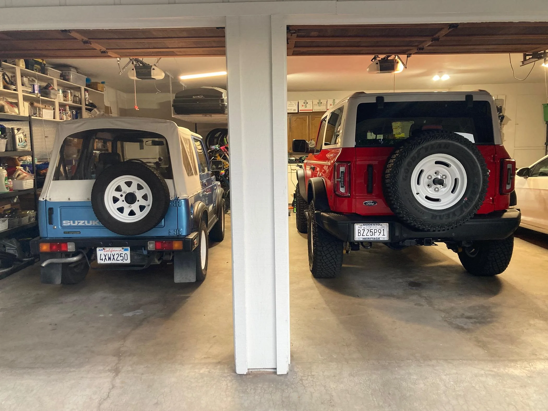 Ford Bronco Pics of your 2dr next to other cool 2drs IMG_4377