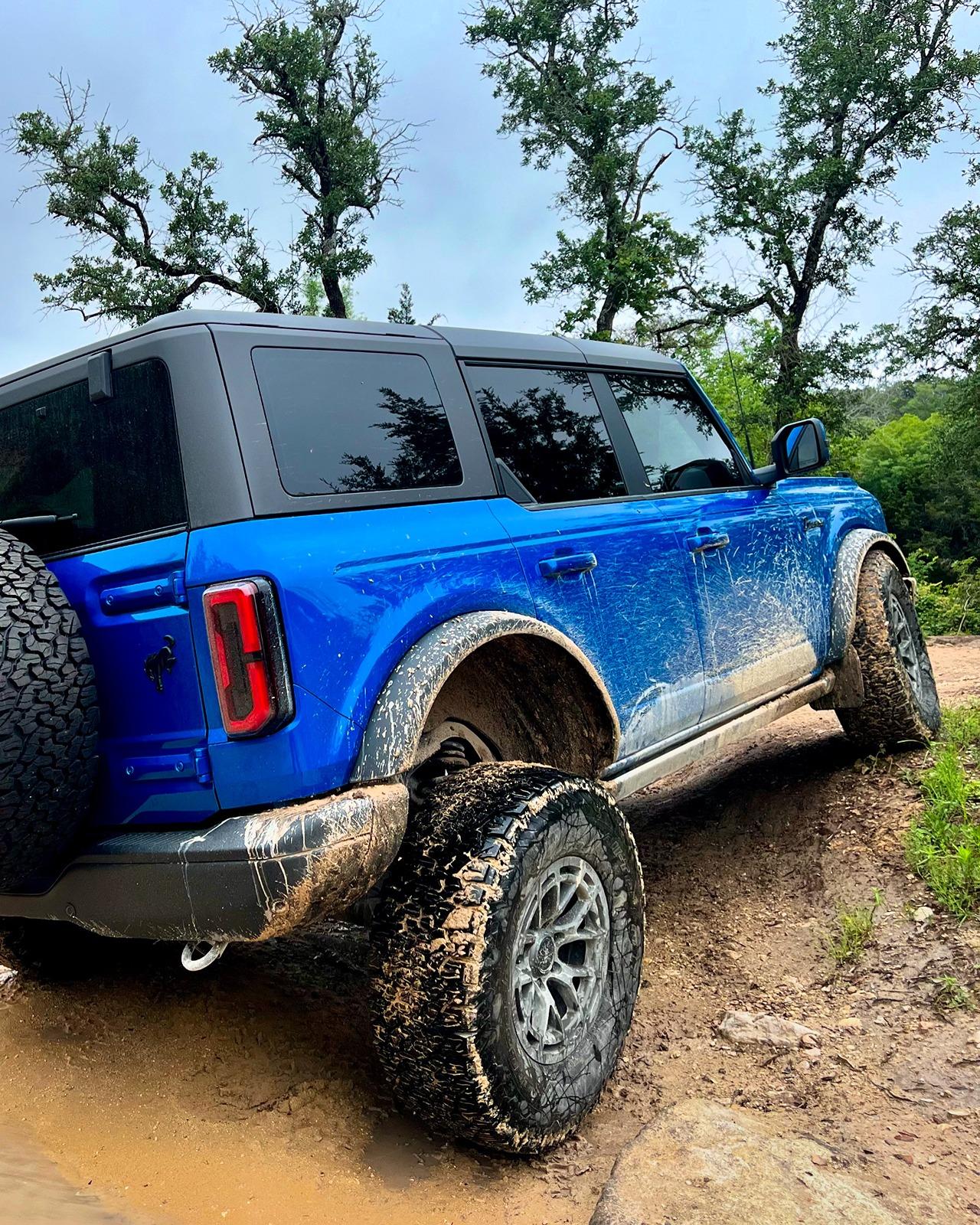 Ford Bronco 6100s on non-sas badlands and 315/70/17 Flex.JPG